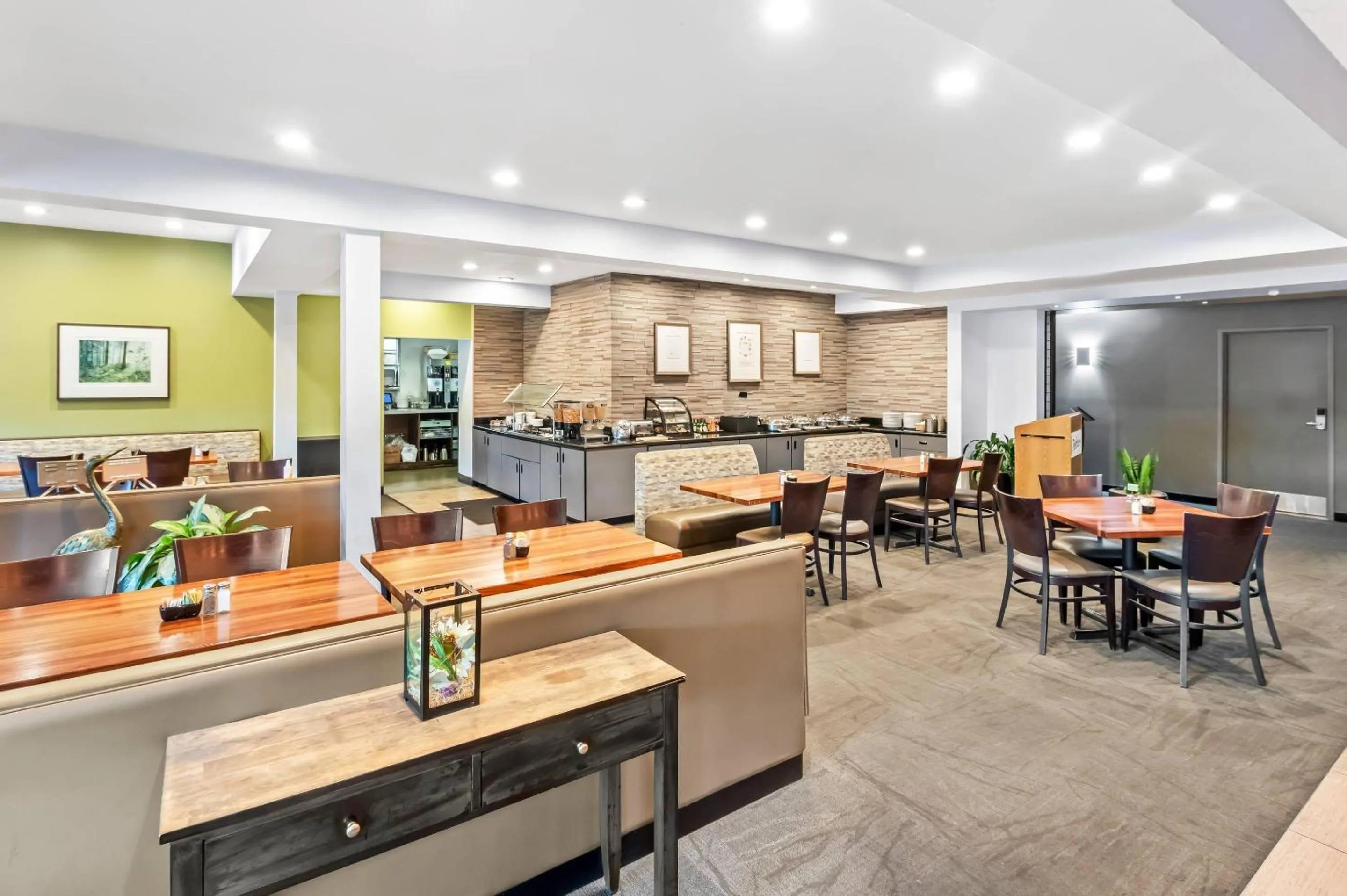 Breakfast in Radisson Hotel Portland Airport