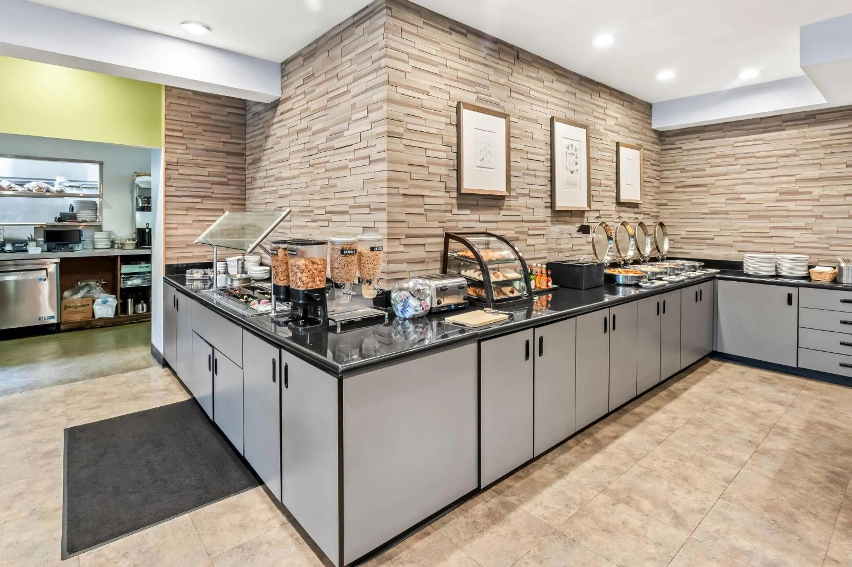 Breakfast in Radisson Hotel Portland Airport