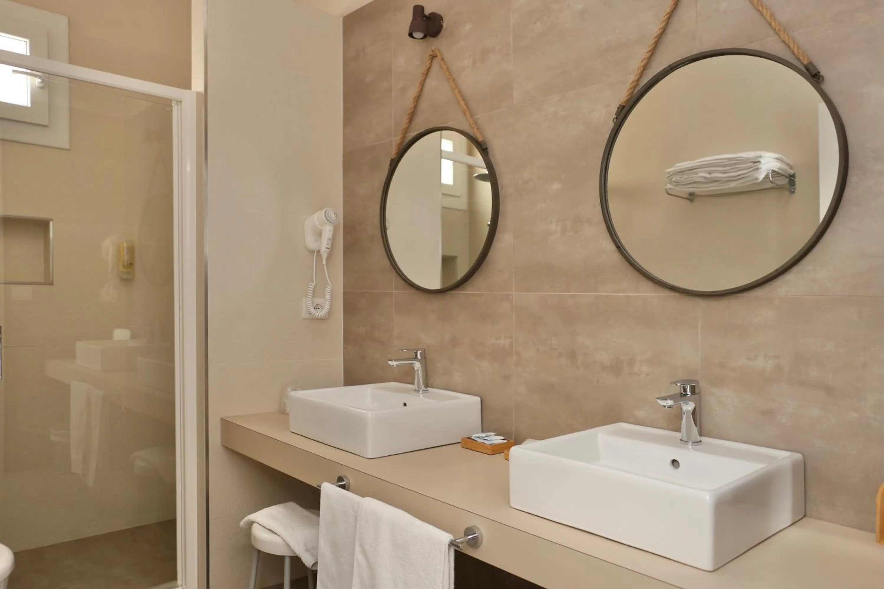 Bathroom in Hotel Flora