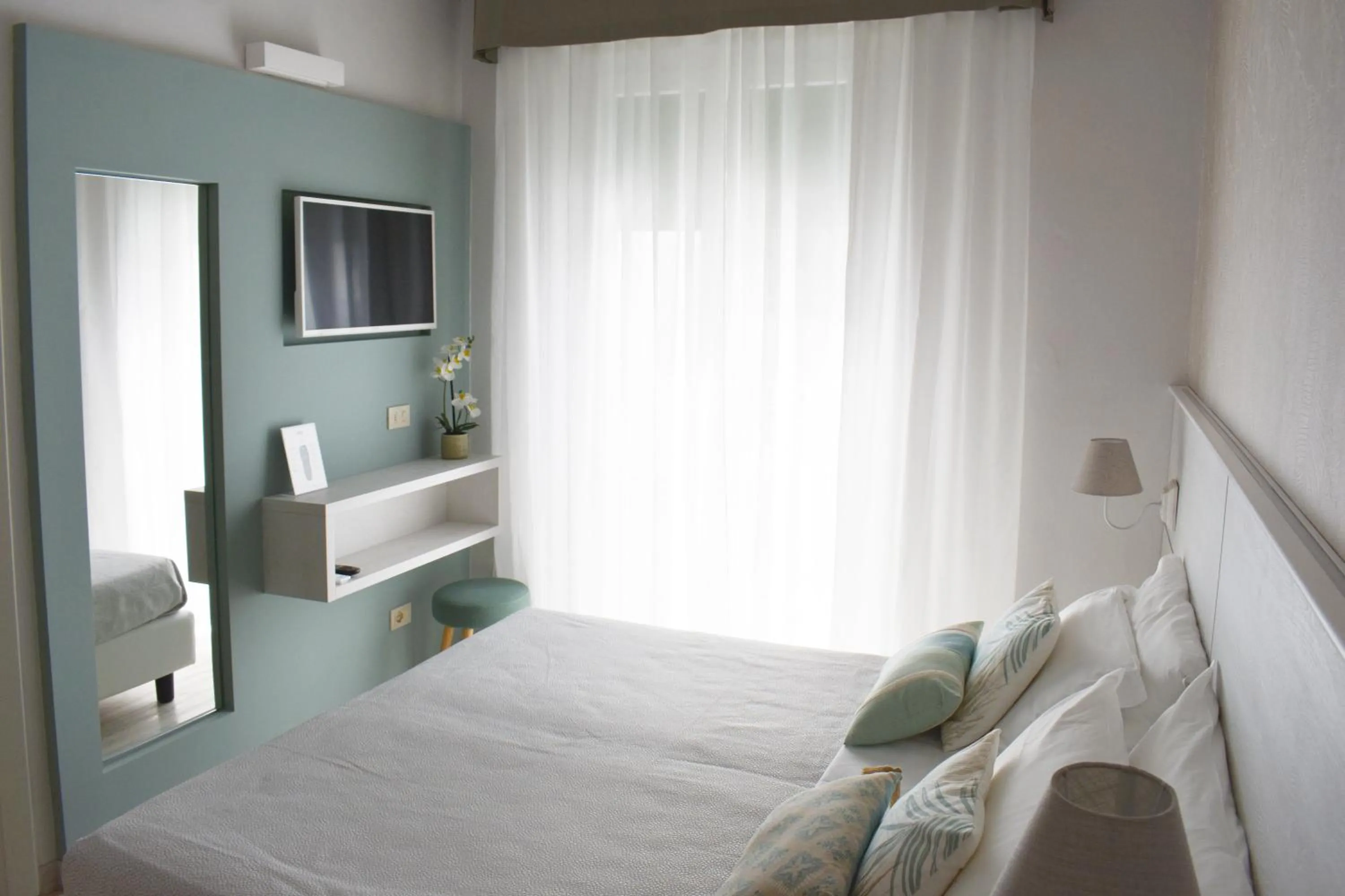 Photo of the whole room, Bed in Hotel Flora