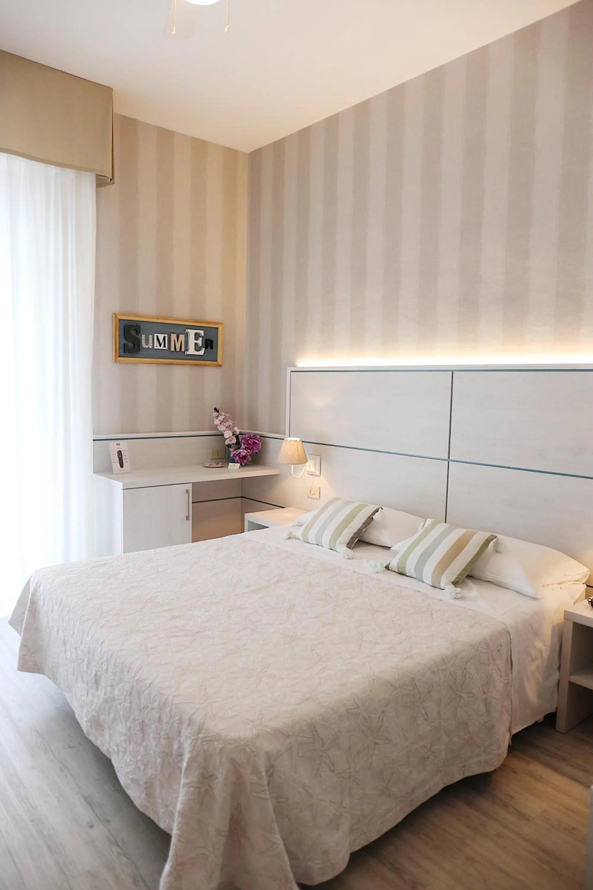 Photo of the whole room, Bed in Hotel Flora