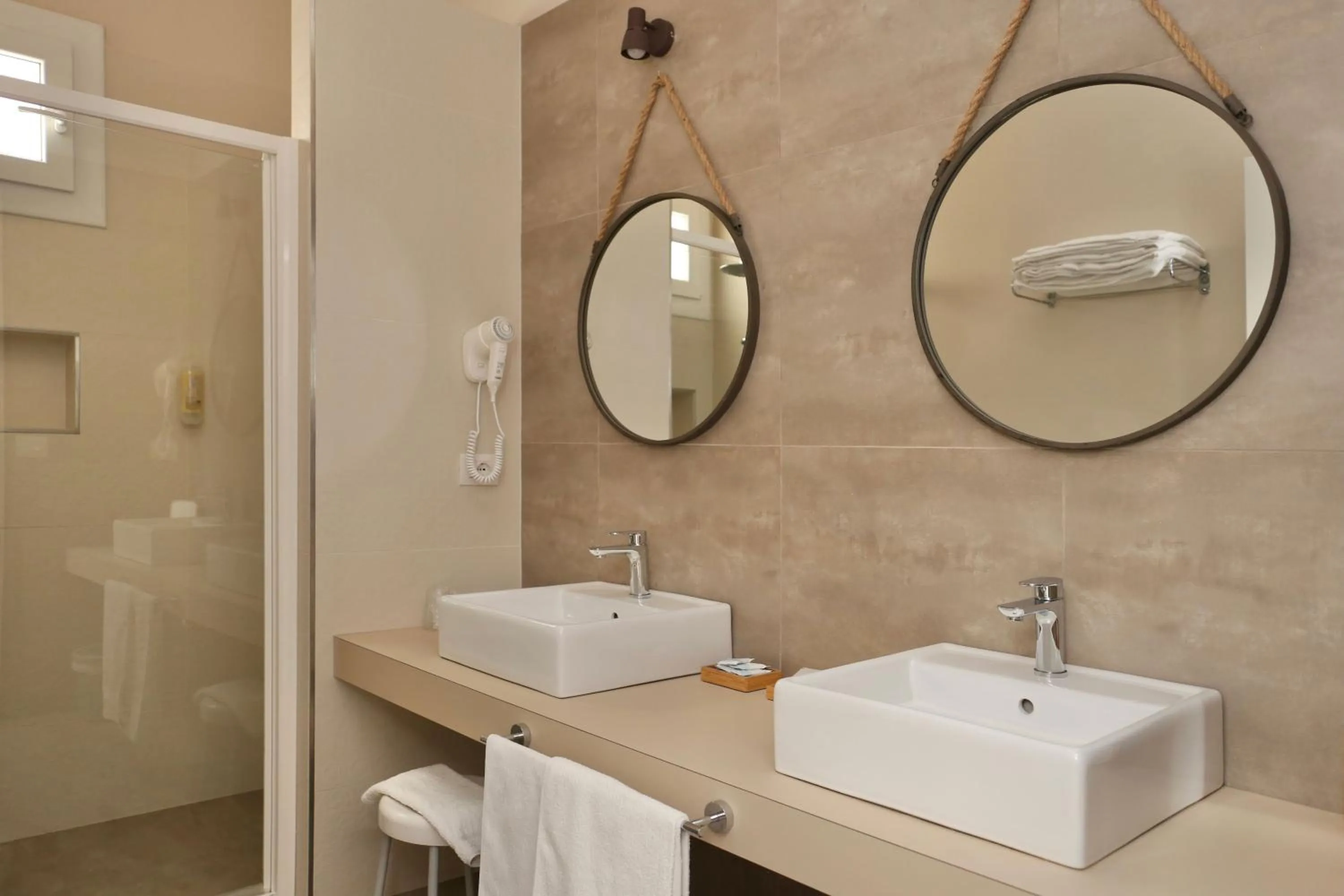 Bathroom in Hotel Flora