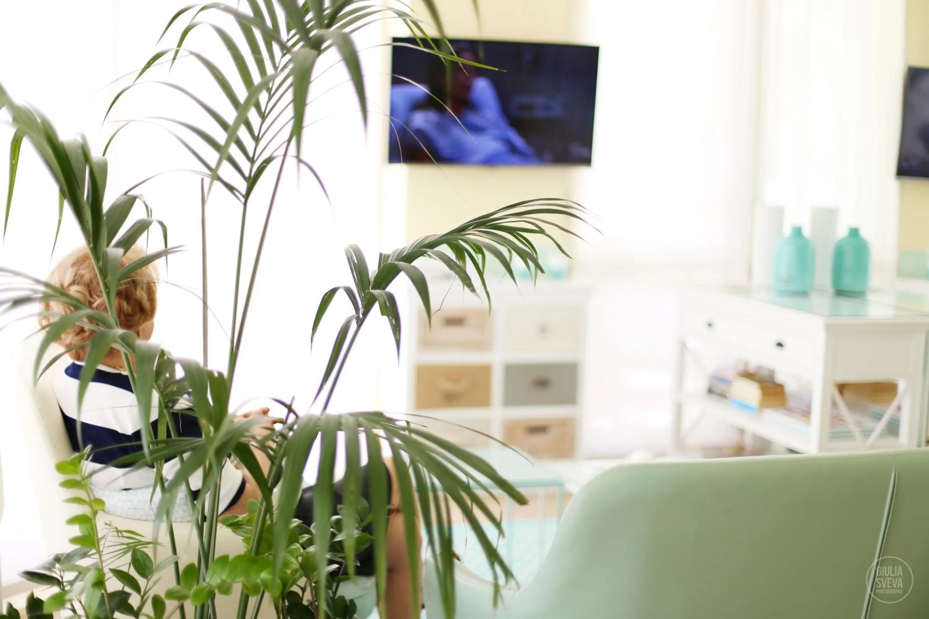 Communal lounge/ TV room in Hotel Flora