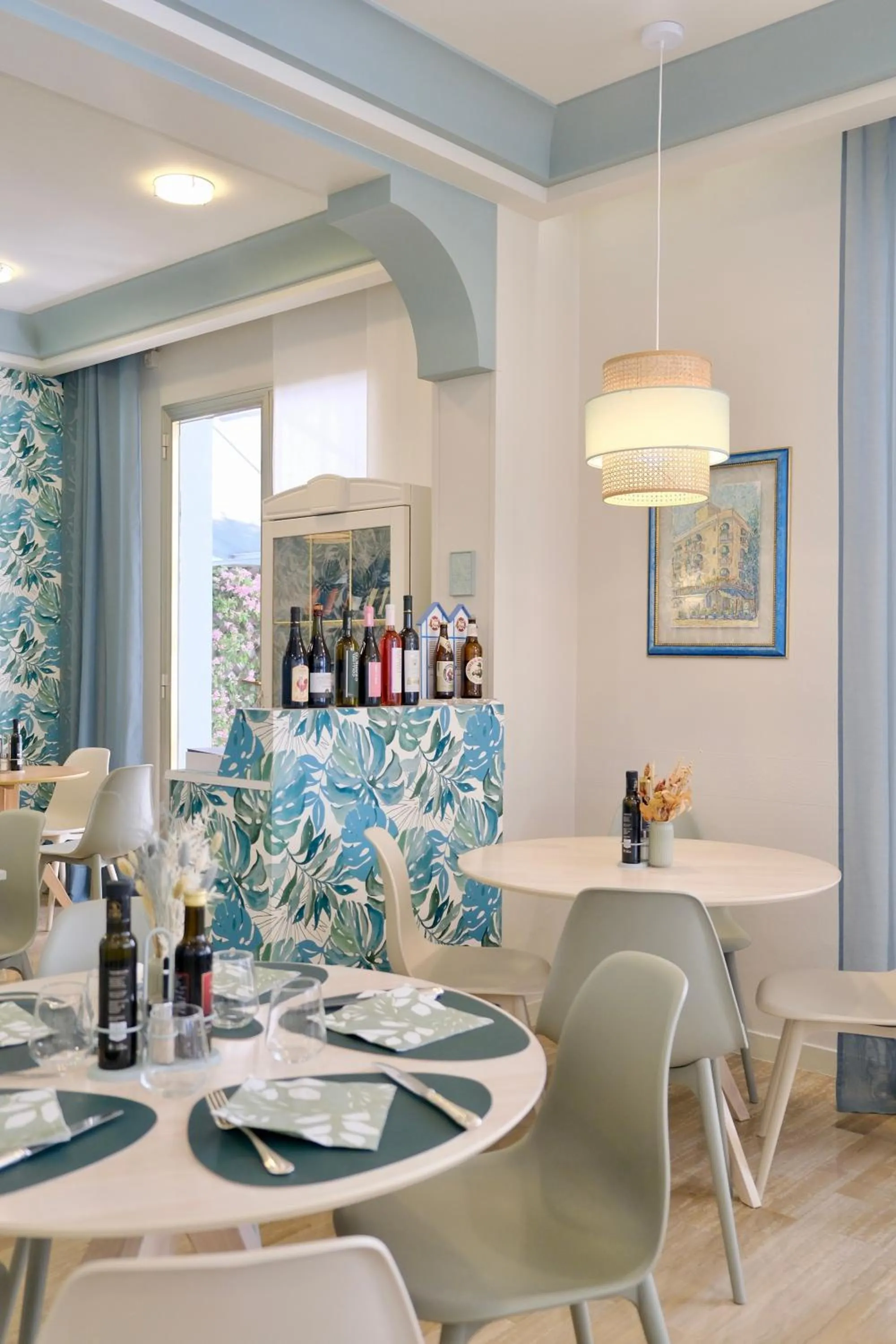 Restaurant/places to eat in Hotel Flora