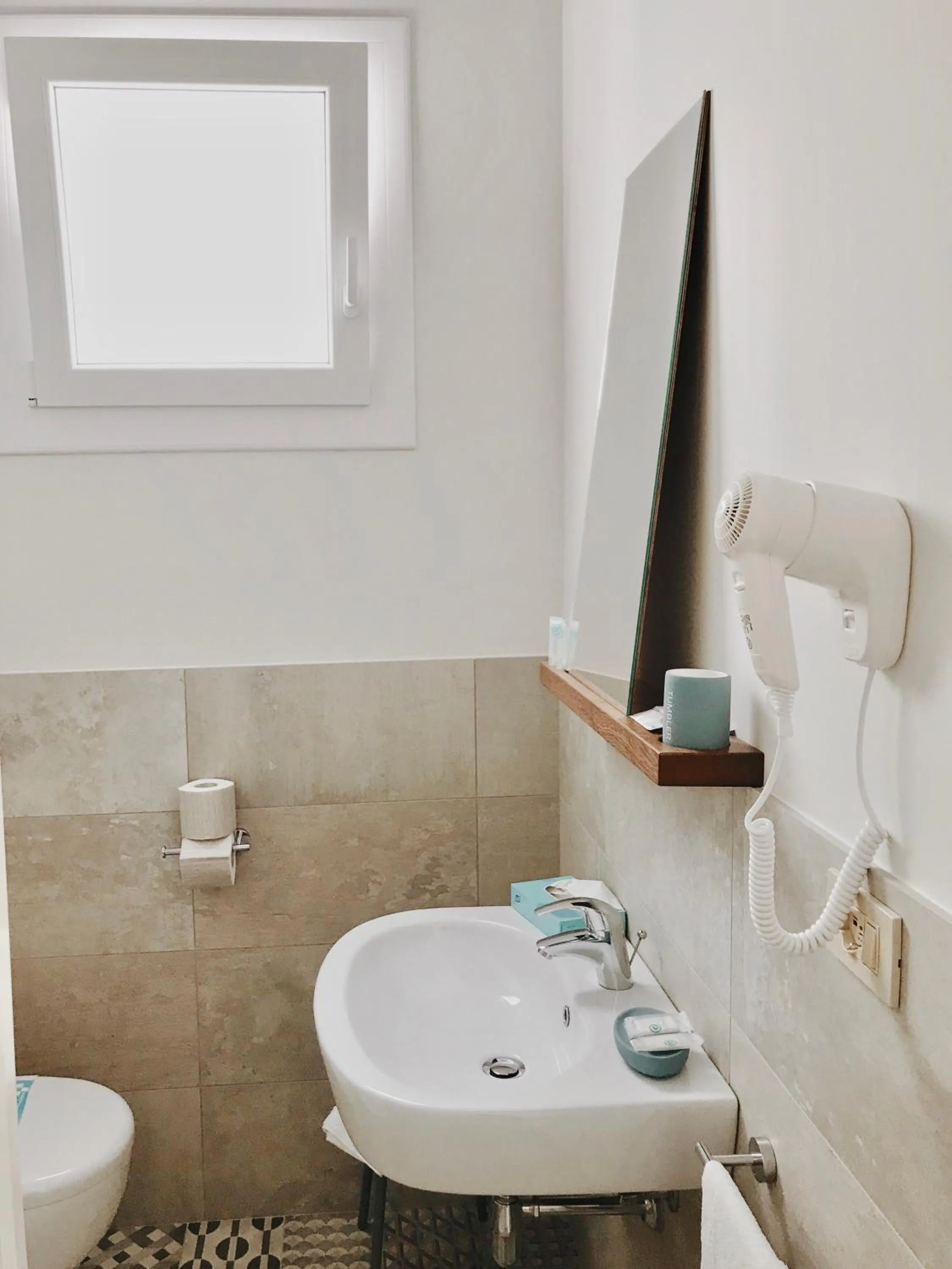 Bathroom in Hotel Flora
