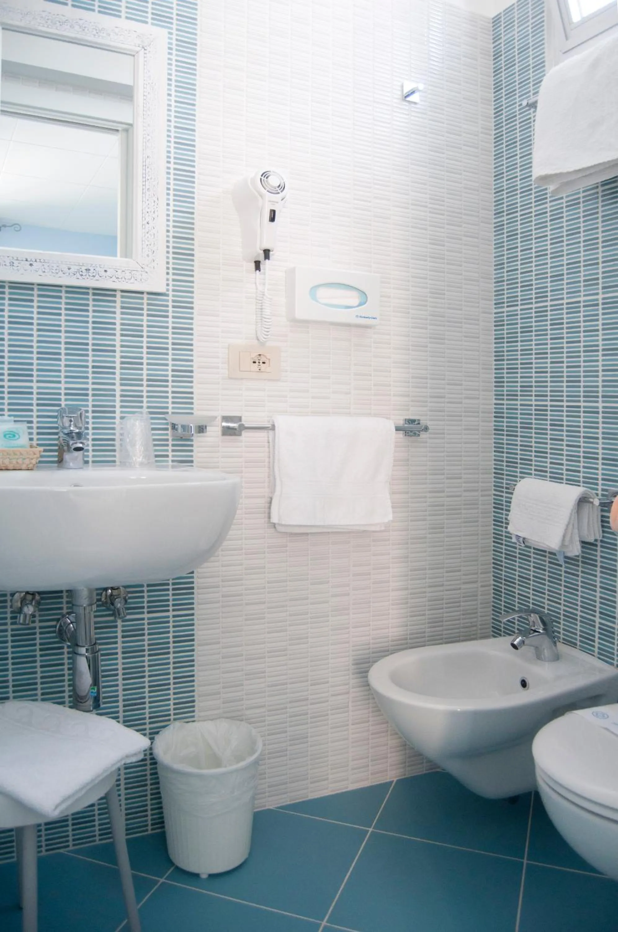 Bathroom in Hotel Flora