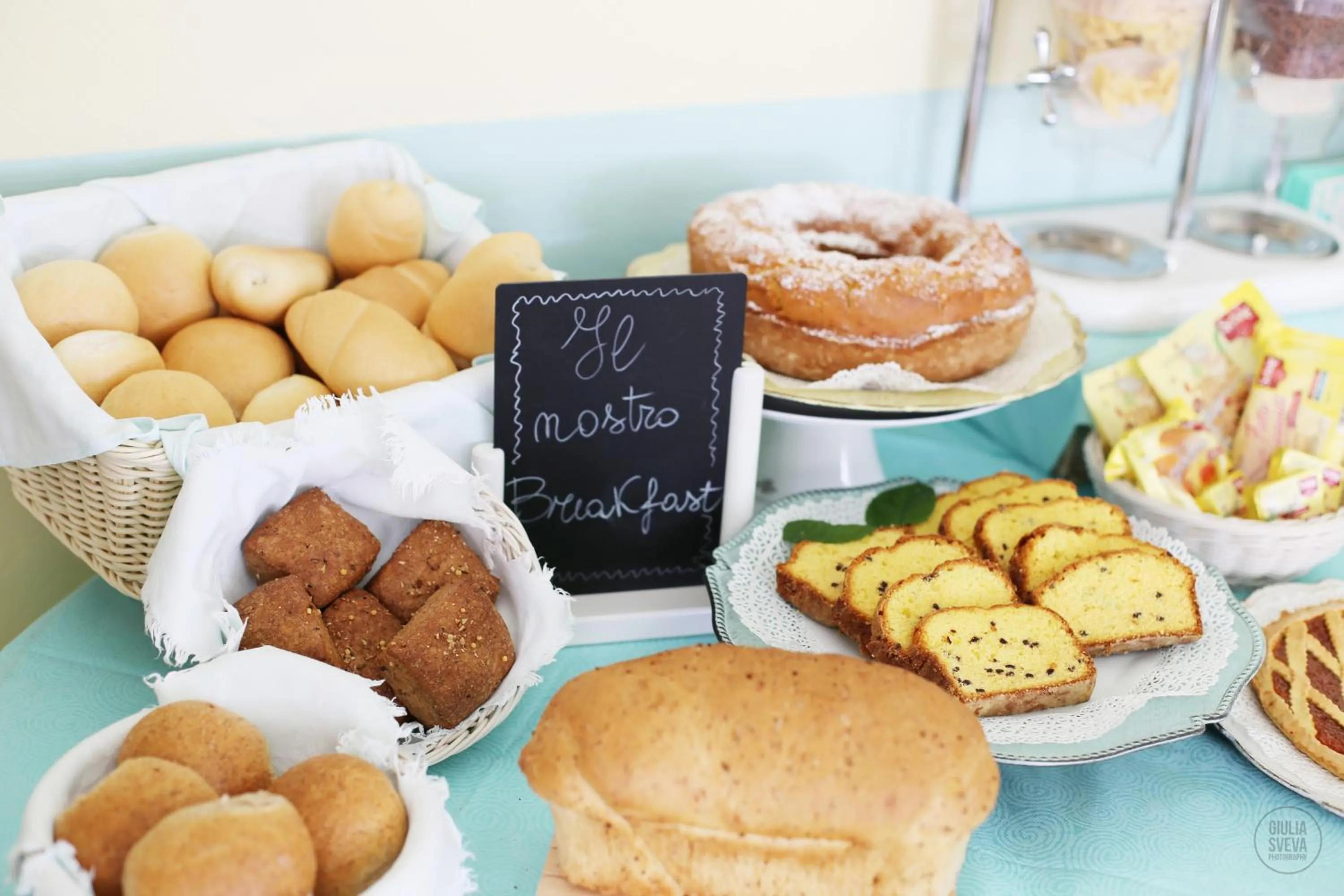 Continental breakfast in Hotel Flora
