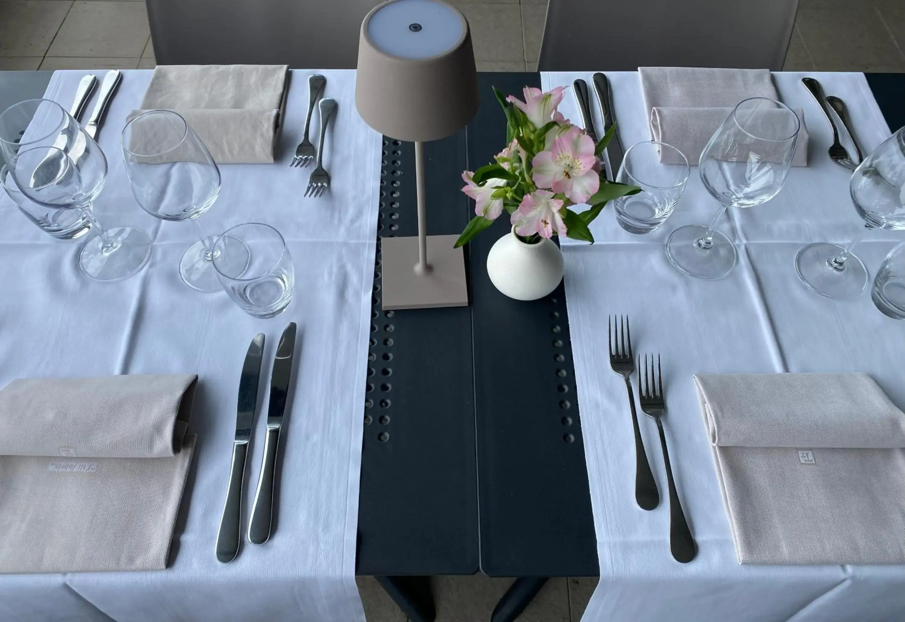 Restaurant/places to eat in Hotel Concorde Restaurant/places to eat in Hotel Concorde