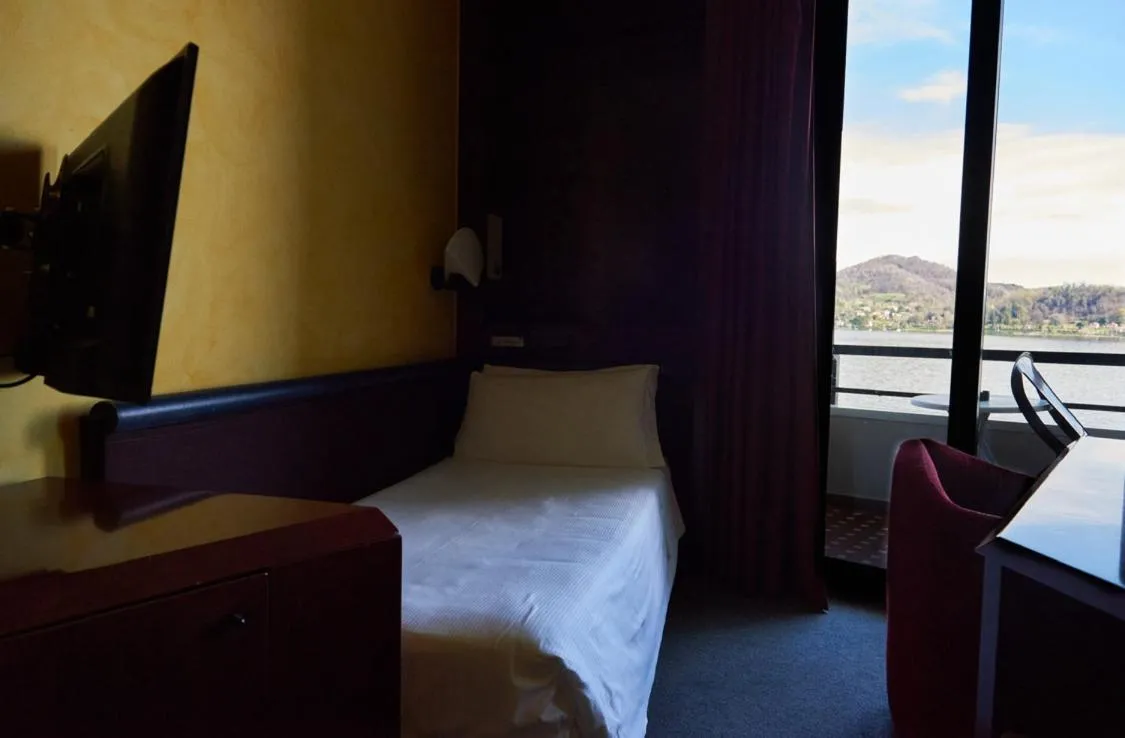 Bed in Hotel Concorde