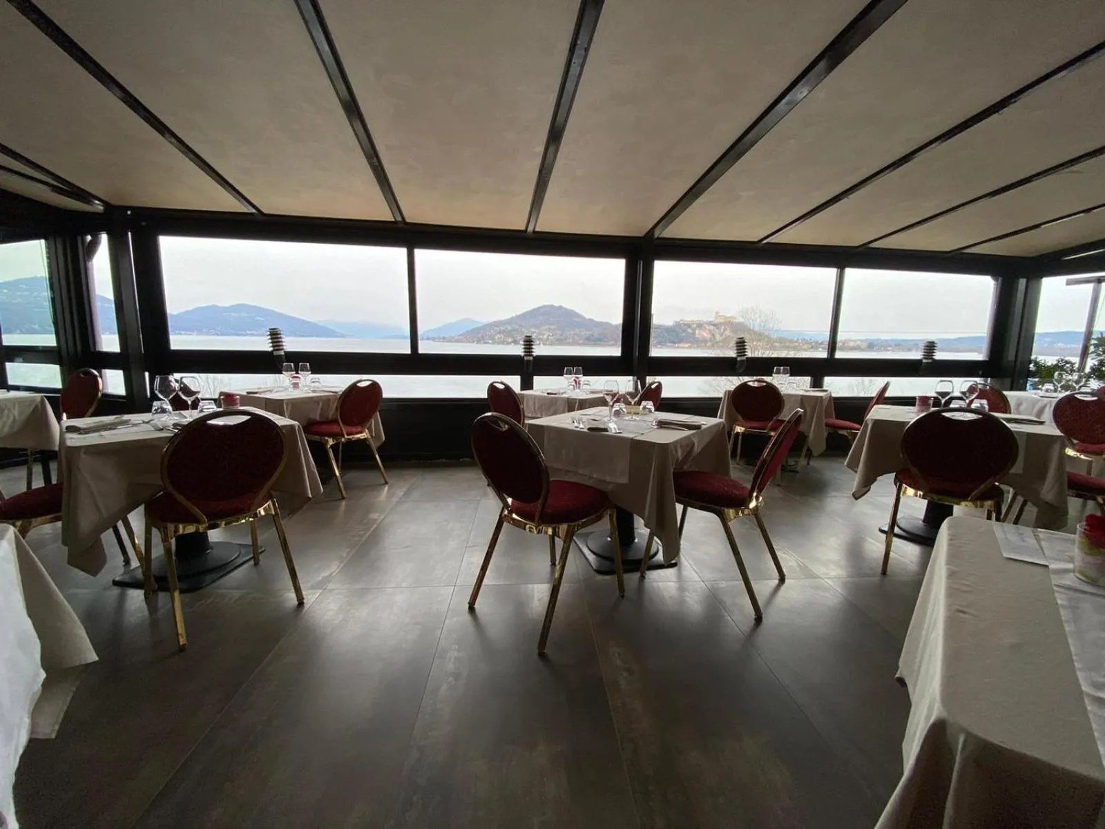 Restaurant/places to eat in Hotel Concorde