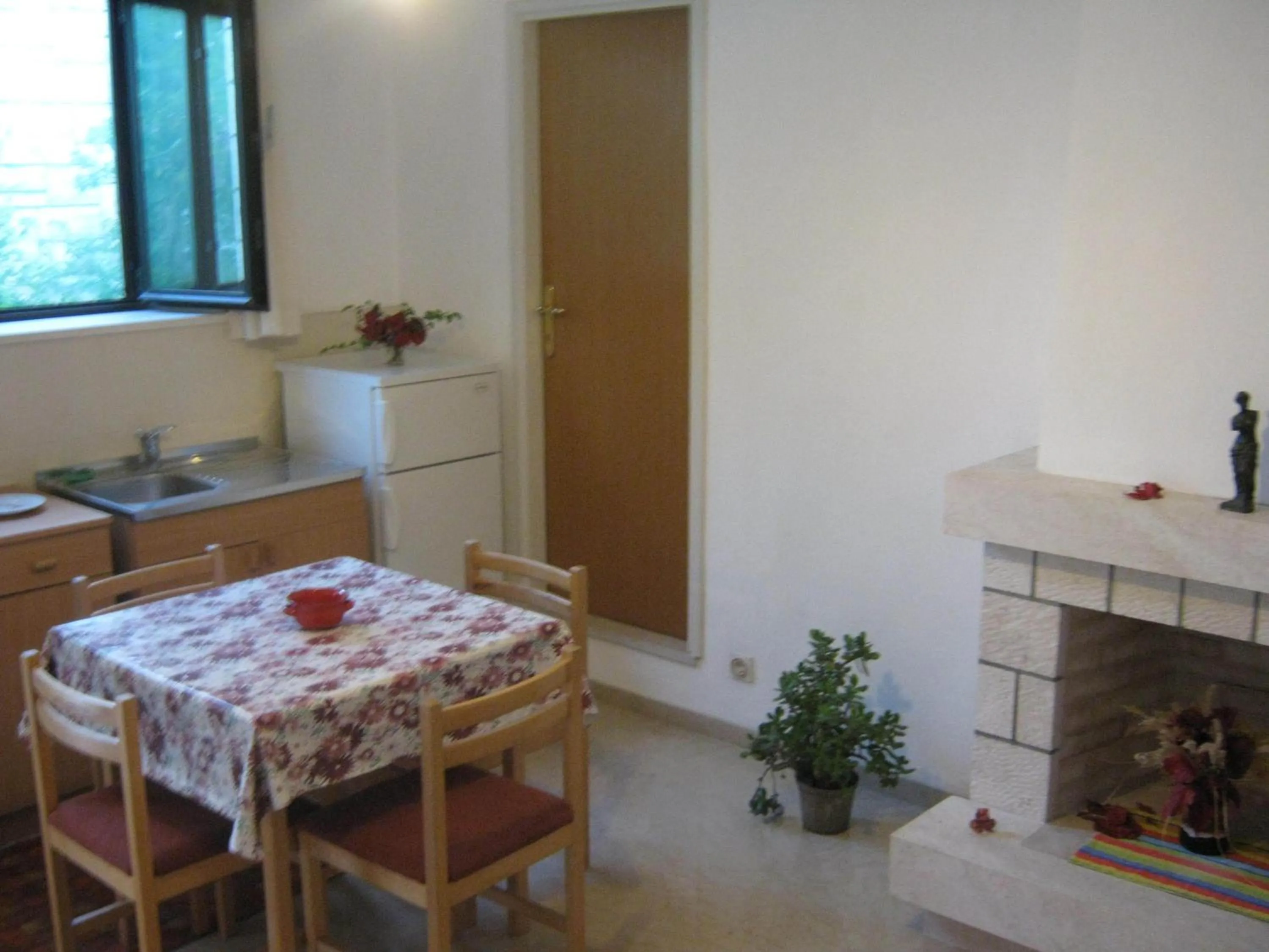 Dining area in Apartments and Rooms Artemida