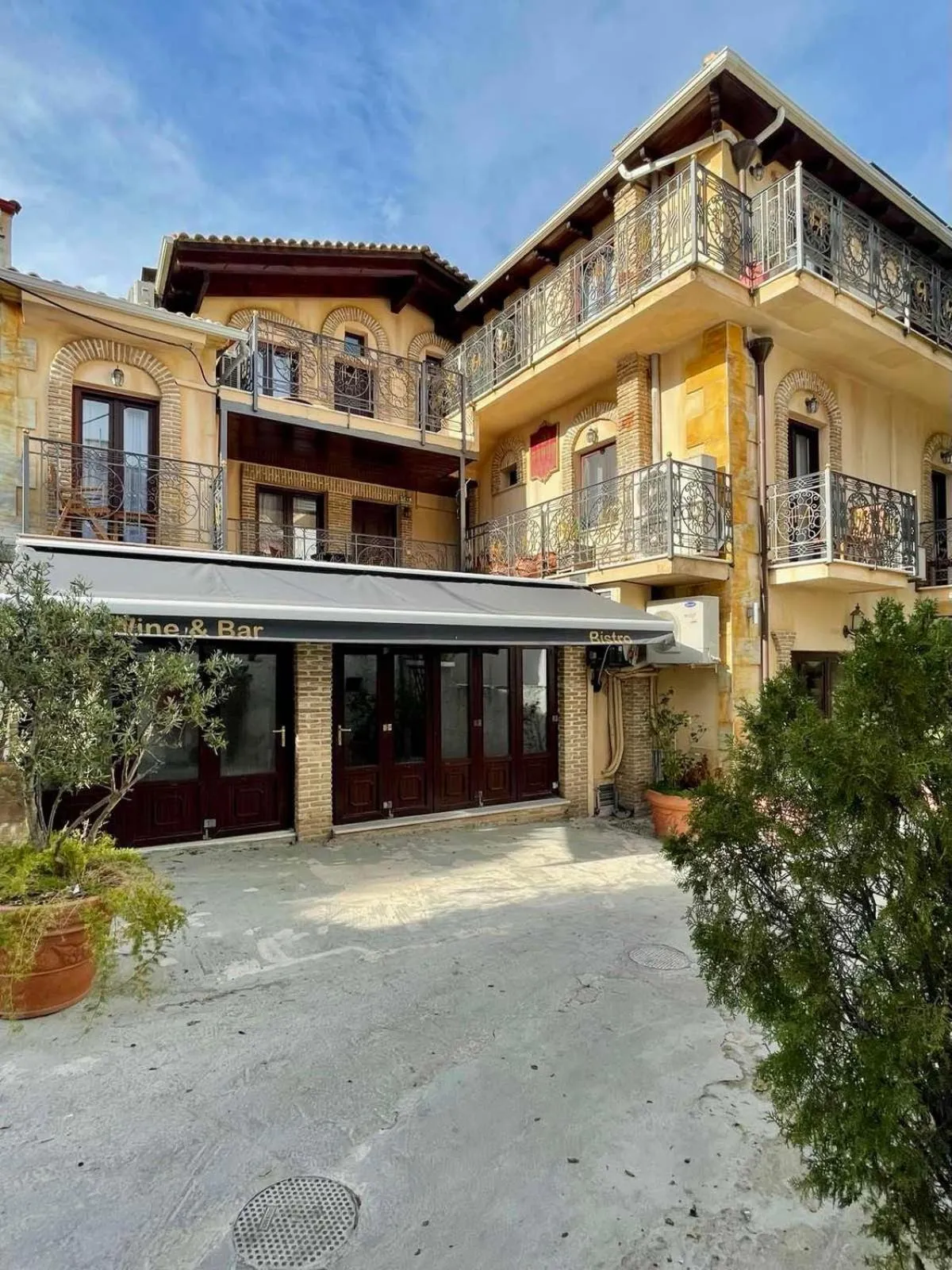 Property building in Hotel Acropol