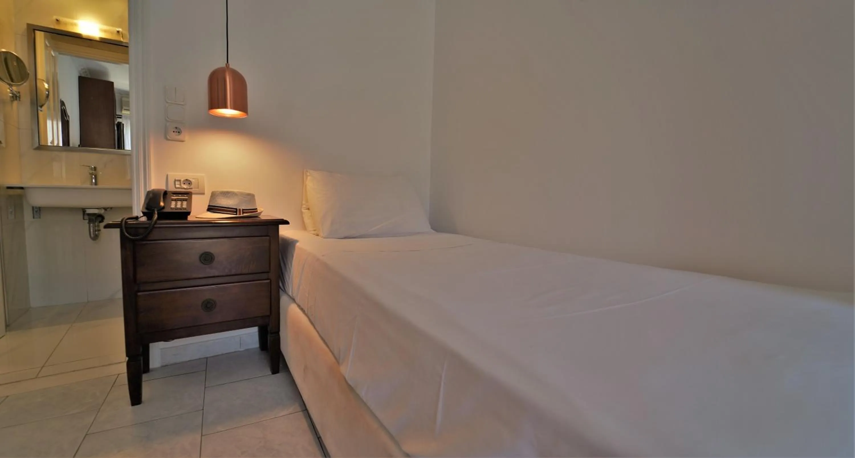 Bedroom, Bed in Hotel Acropol