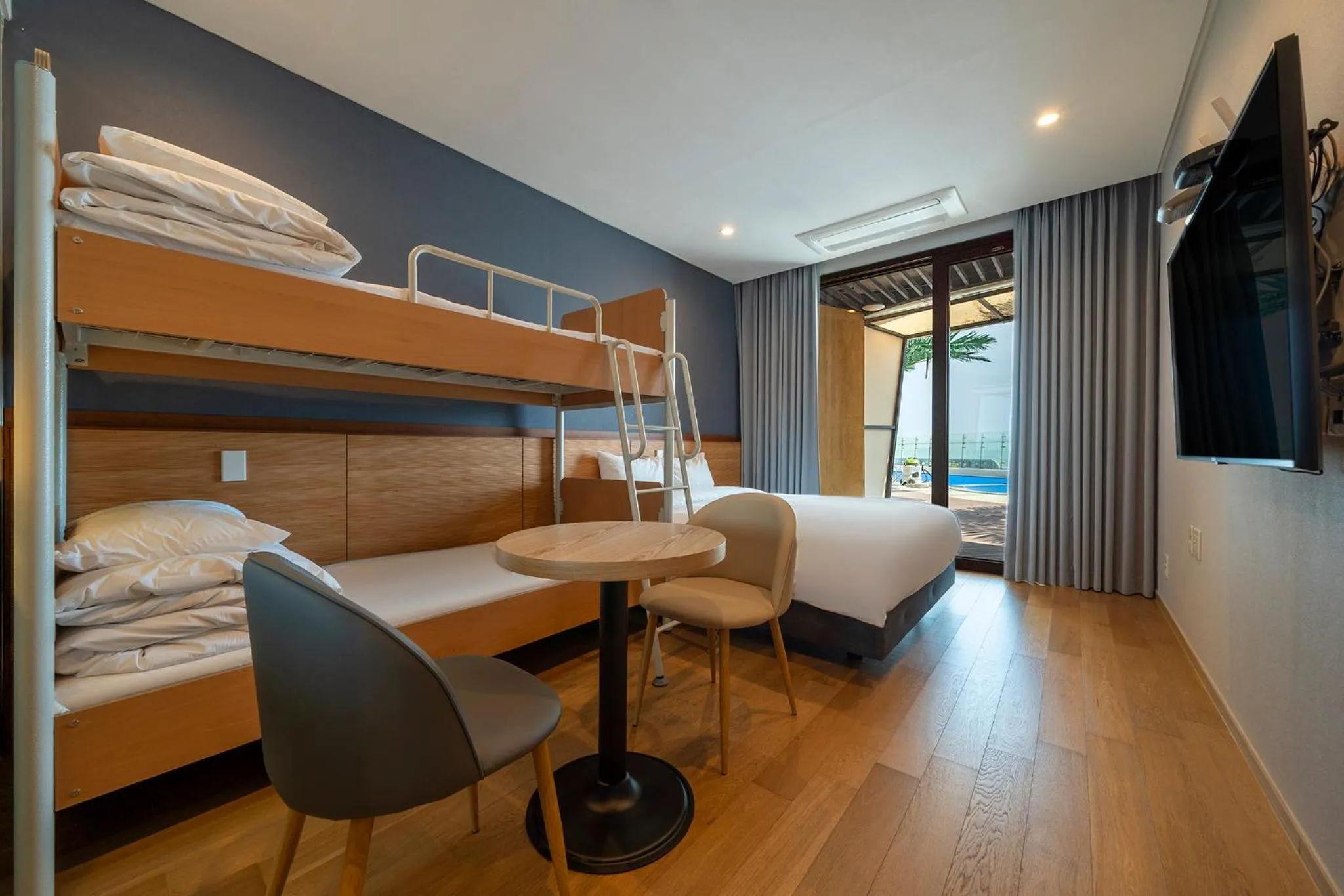 View (from property/room), Bed in SL Hotel Gangneung