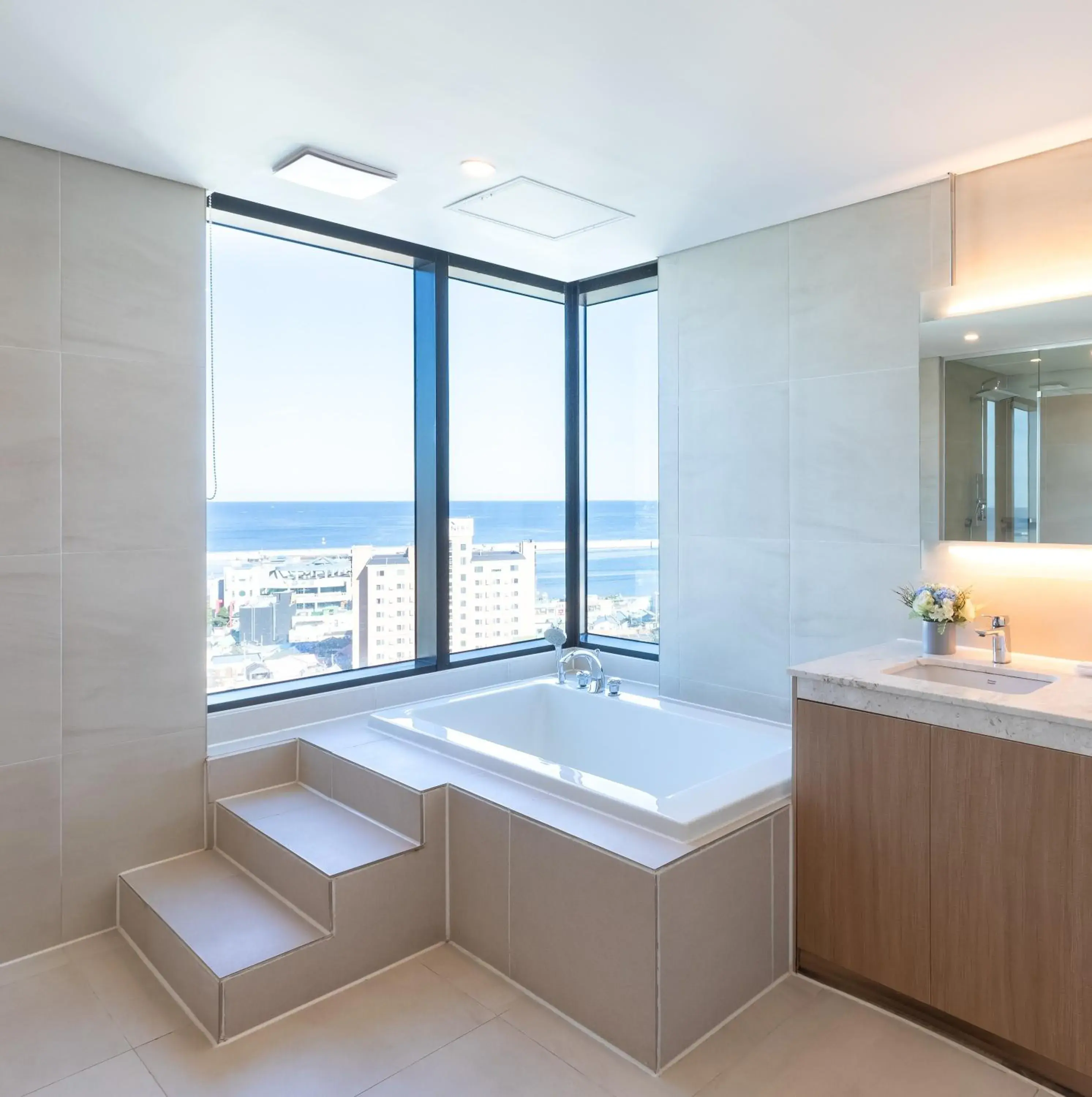 Bathroom in SL Hotel Gangneung Bathroom in SL Hotel Gangneung