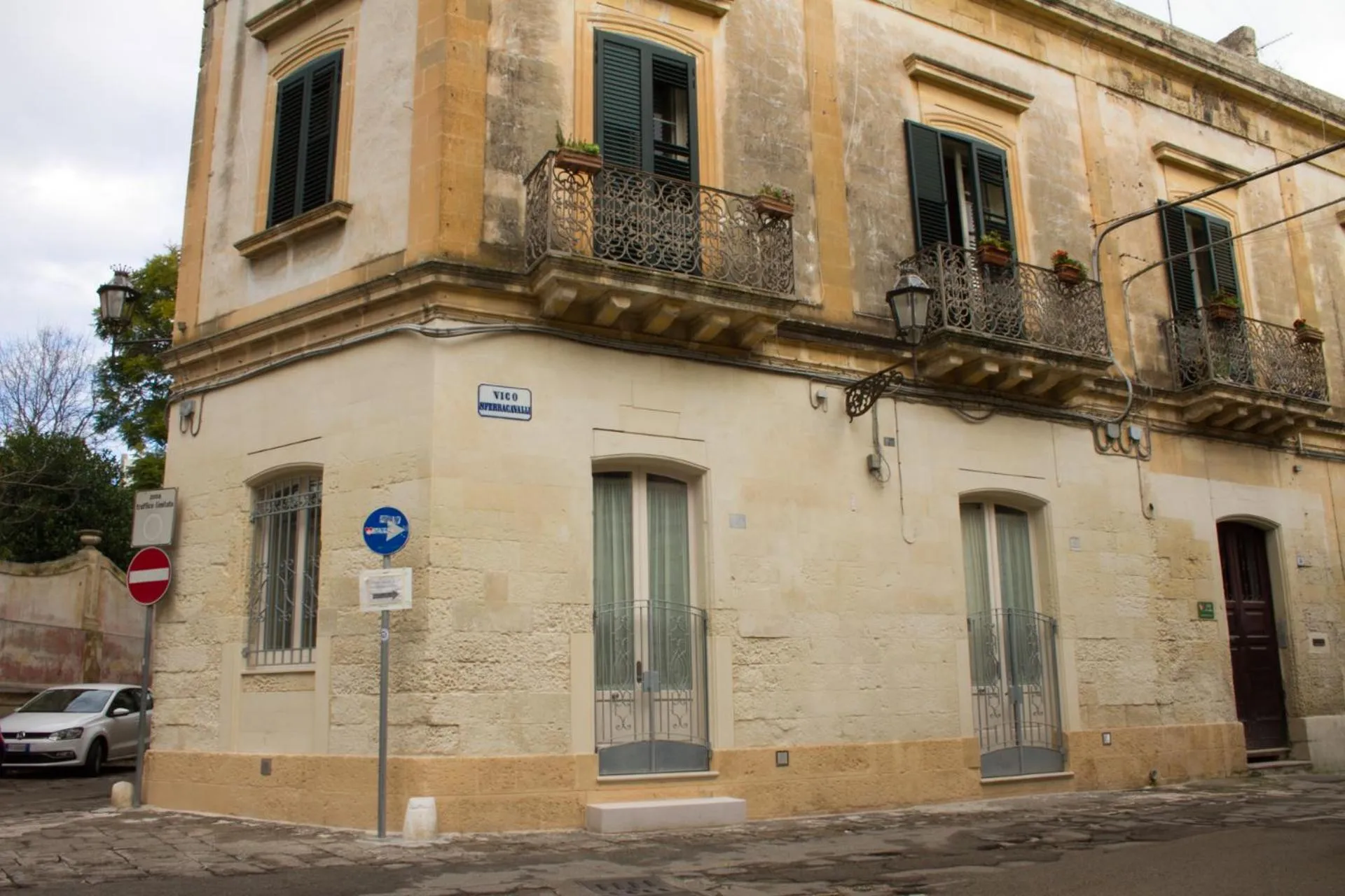 Facade/entrance in Vico sferracavalli