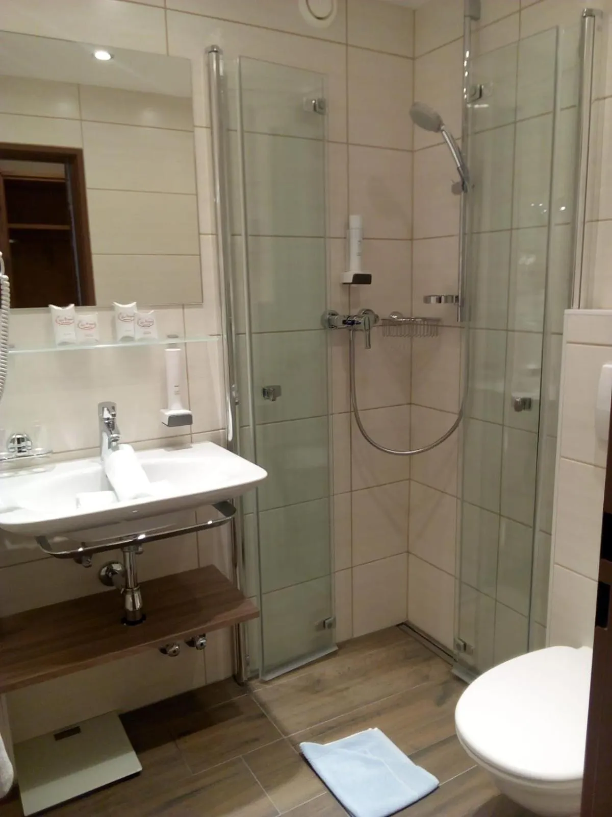 Shower in Hotel Wagner