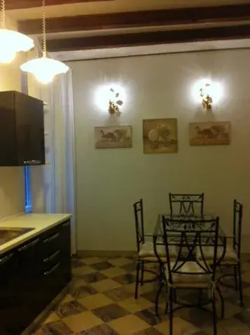 Dining area, Kitchen/Kitchenette in La Castellana Loft Hotel