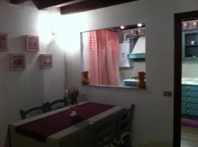Dining area in La Castellana Loft Hotel