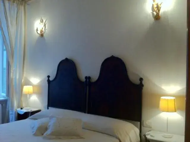 Decorative detail, Bed in La Castellana Loft Hotel