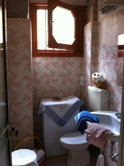 Day, Bathroom in La Castellana Loft Hotel