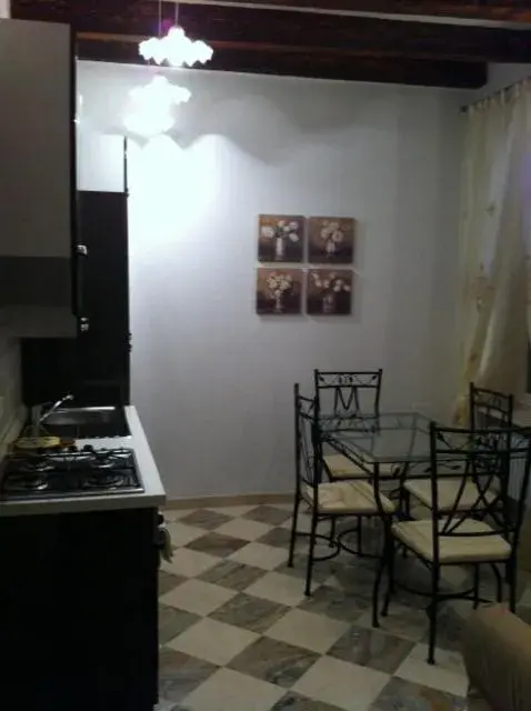 Dining area, Kitchen/Kitchenette in La Castellana Loft Hotel