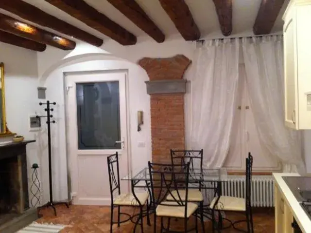 Dining area in La Castellana Loft Hotel