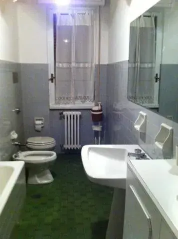 Bathroom in La Castellana Loft Hotel