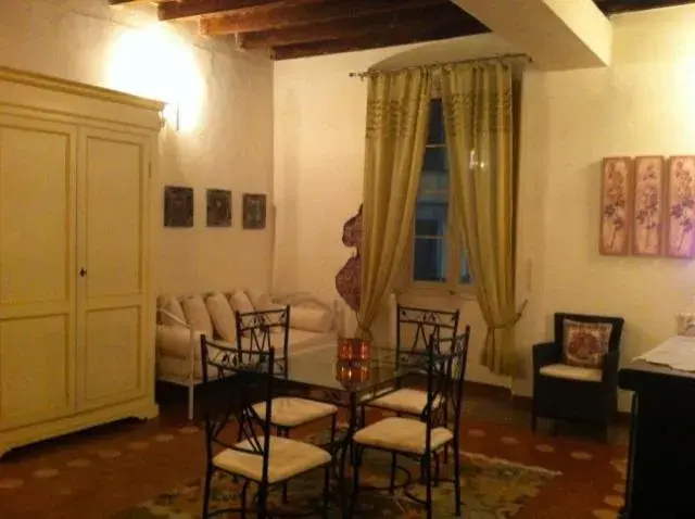 Dining Area in La Castellana Loft Hotel