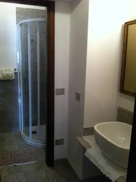 Bathroom in La Castellana Loft Hotel
