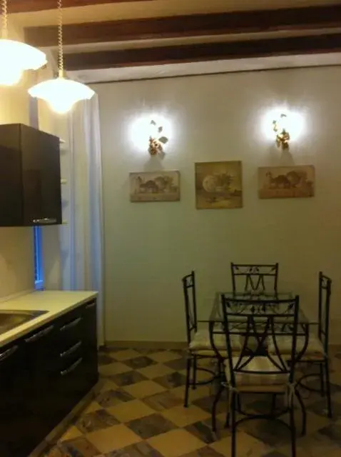 Dining area, TV/Entertainment Center in La Castellana Loft Hotel