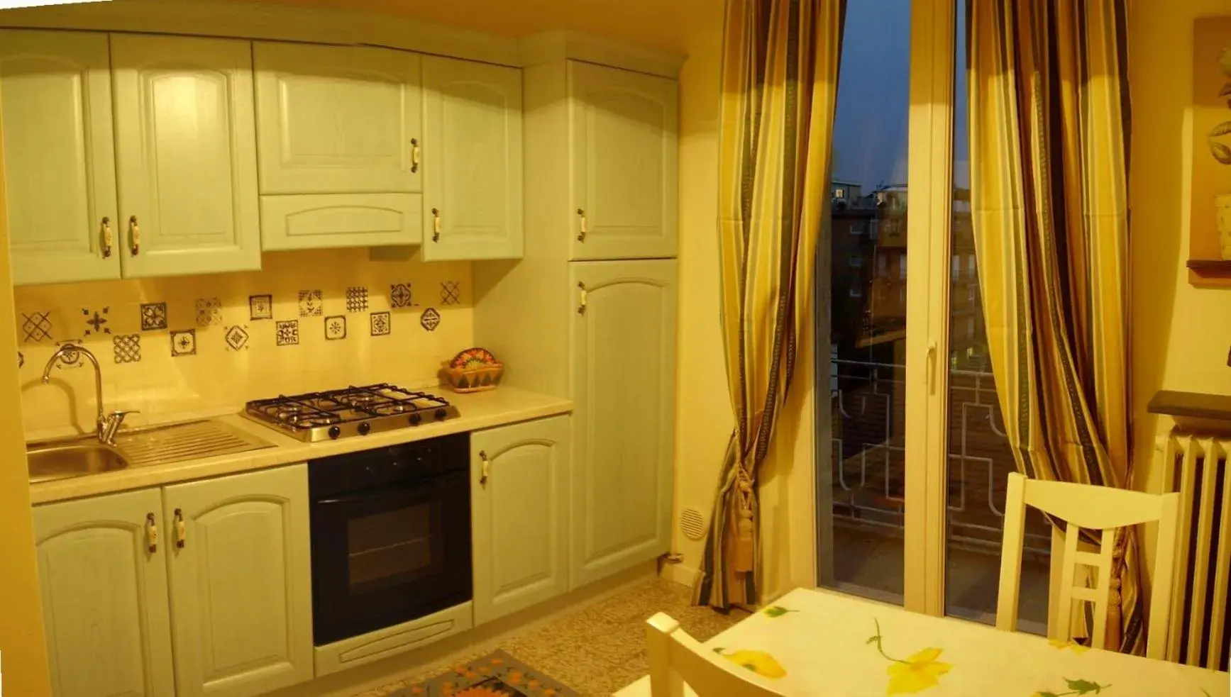 Night, Kitchen/Kitchenette in La Castellana Loft Hotel