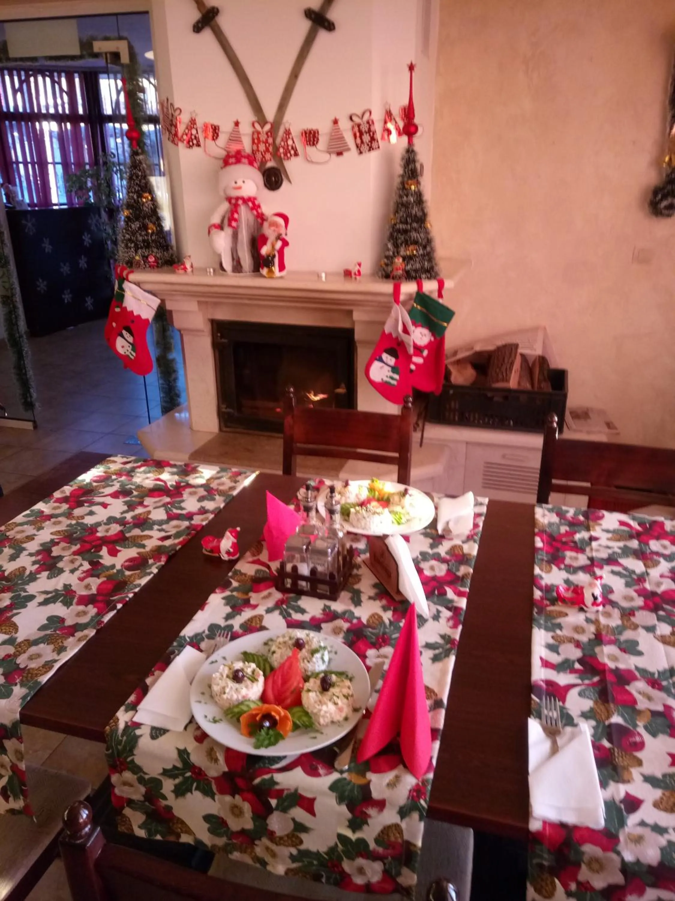 Restaurant/places to eat in Family hotel Elena