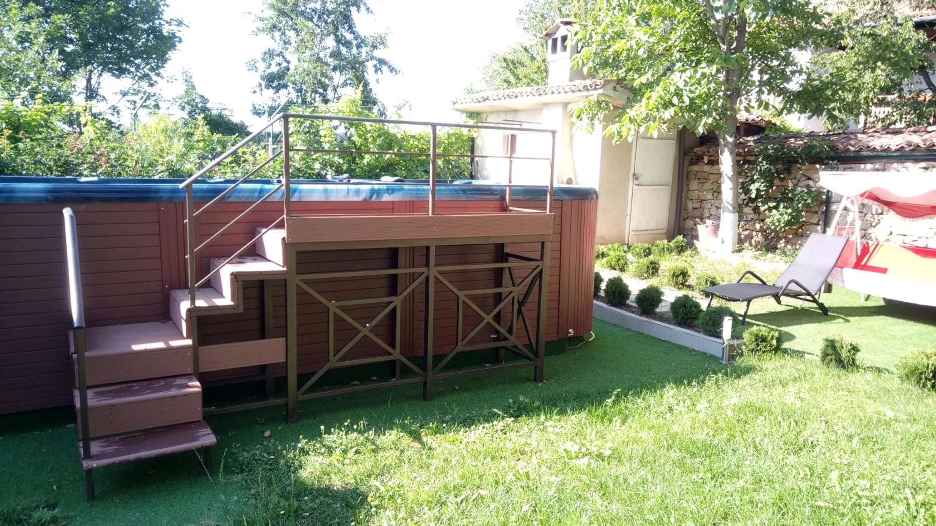 Garden in Family hotel Elena