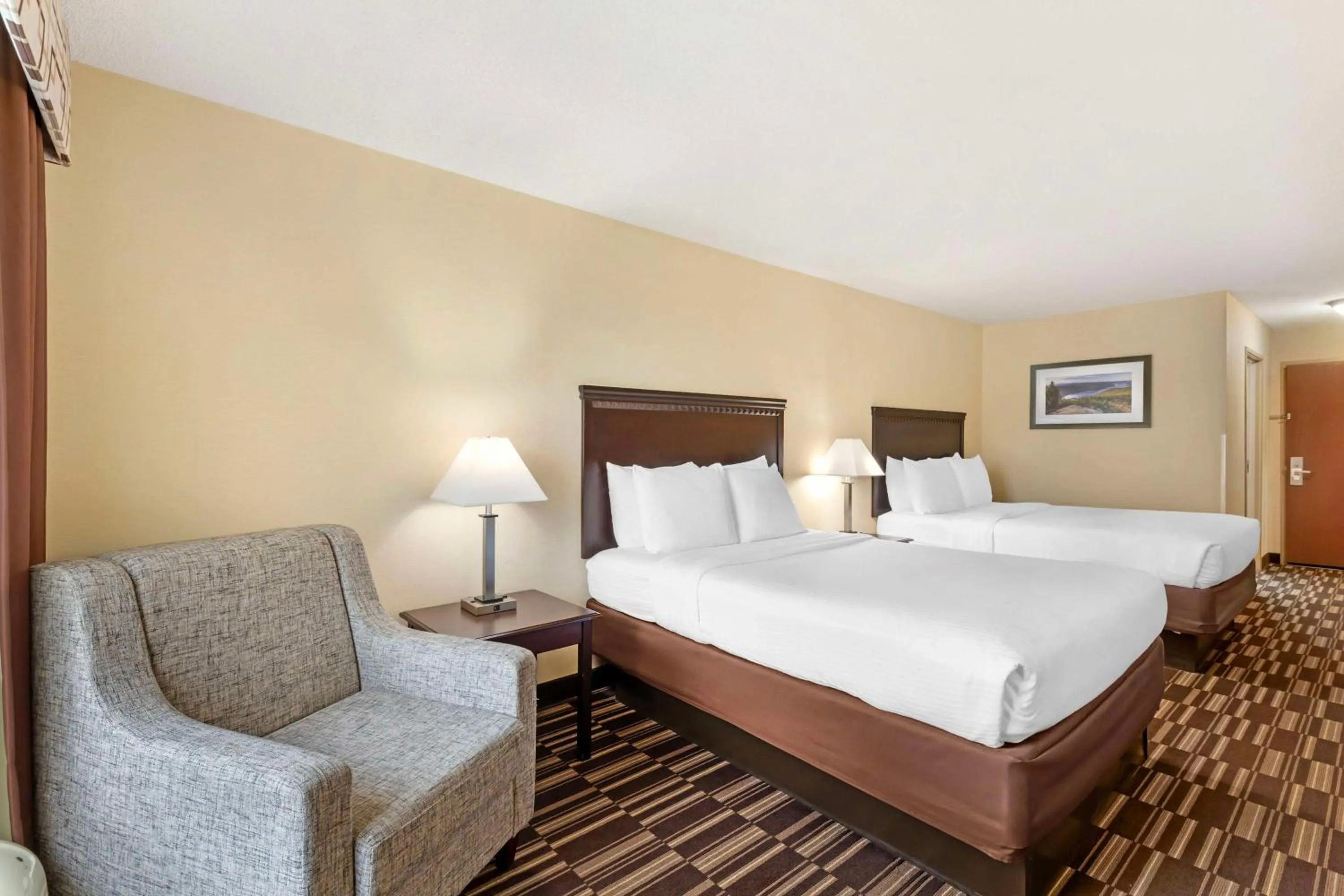 Bedroom, Bed in Best Western PLUS Victor Inn & Suites