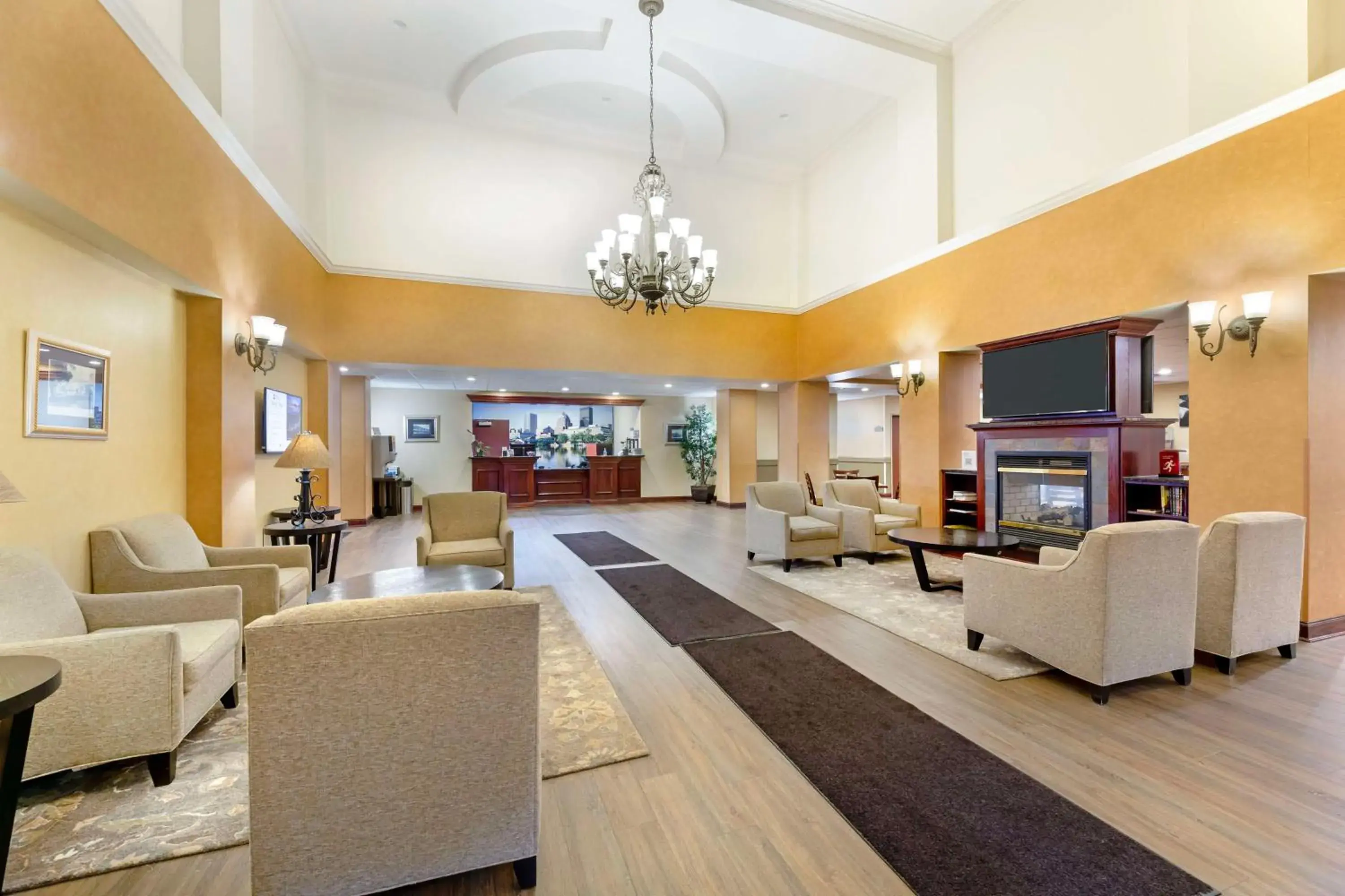 Lobby or reception in Best Western PLUS Victor Inn & Suites Lobby or reception in Best Western PLUS Victor Inn & Suites