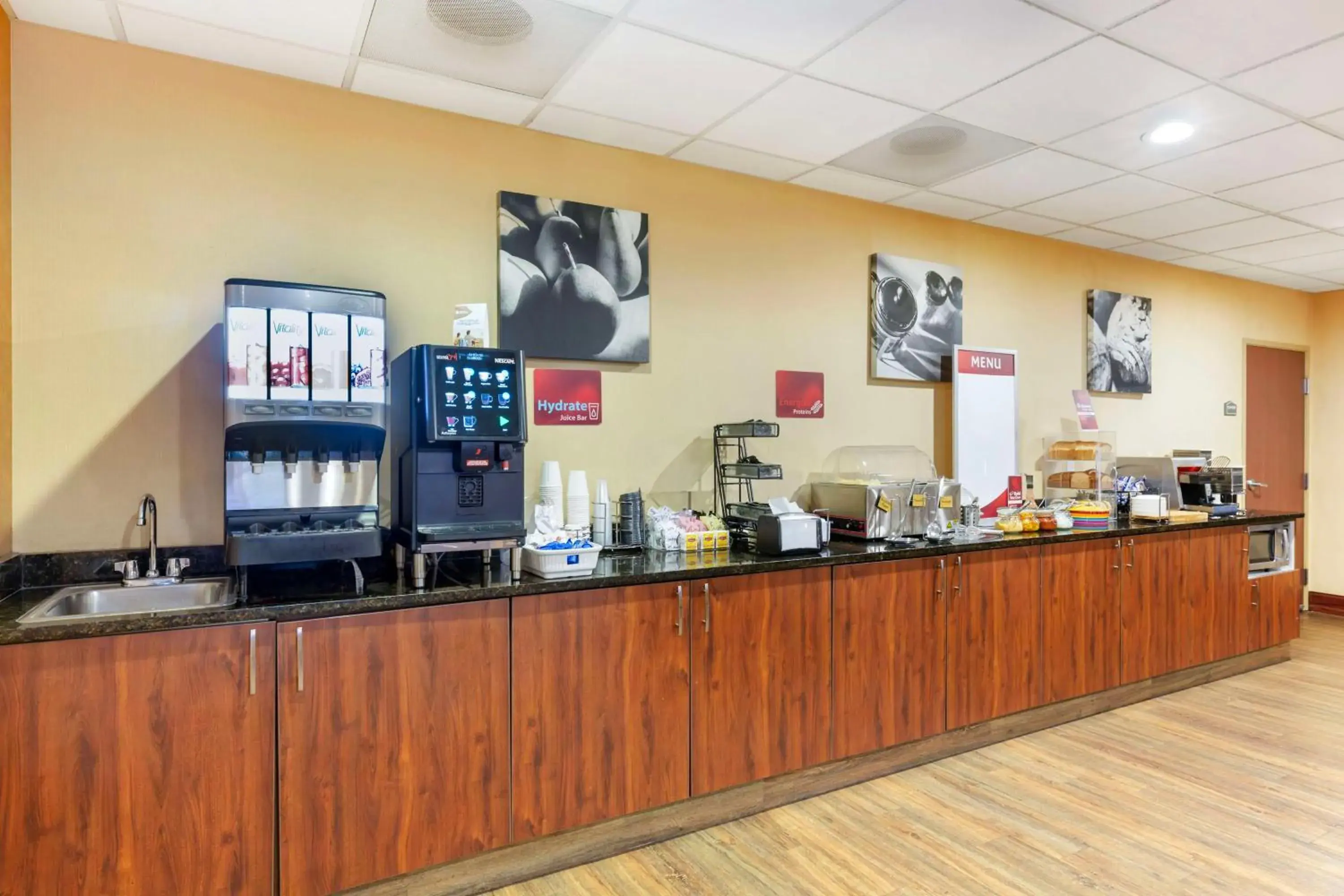 Breakfast in Best Western PLUS Victor Inn & Suites Breakfast in Best Western PLUS Victor Inn & Suites