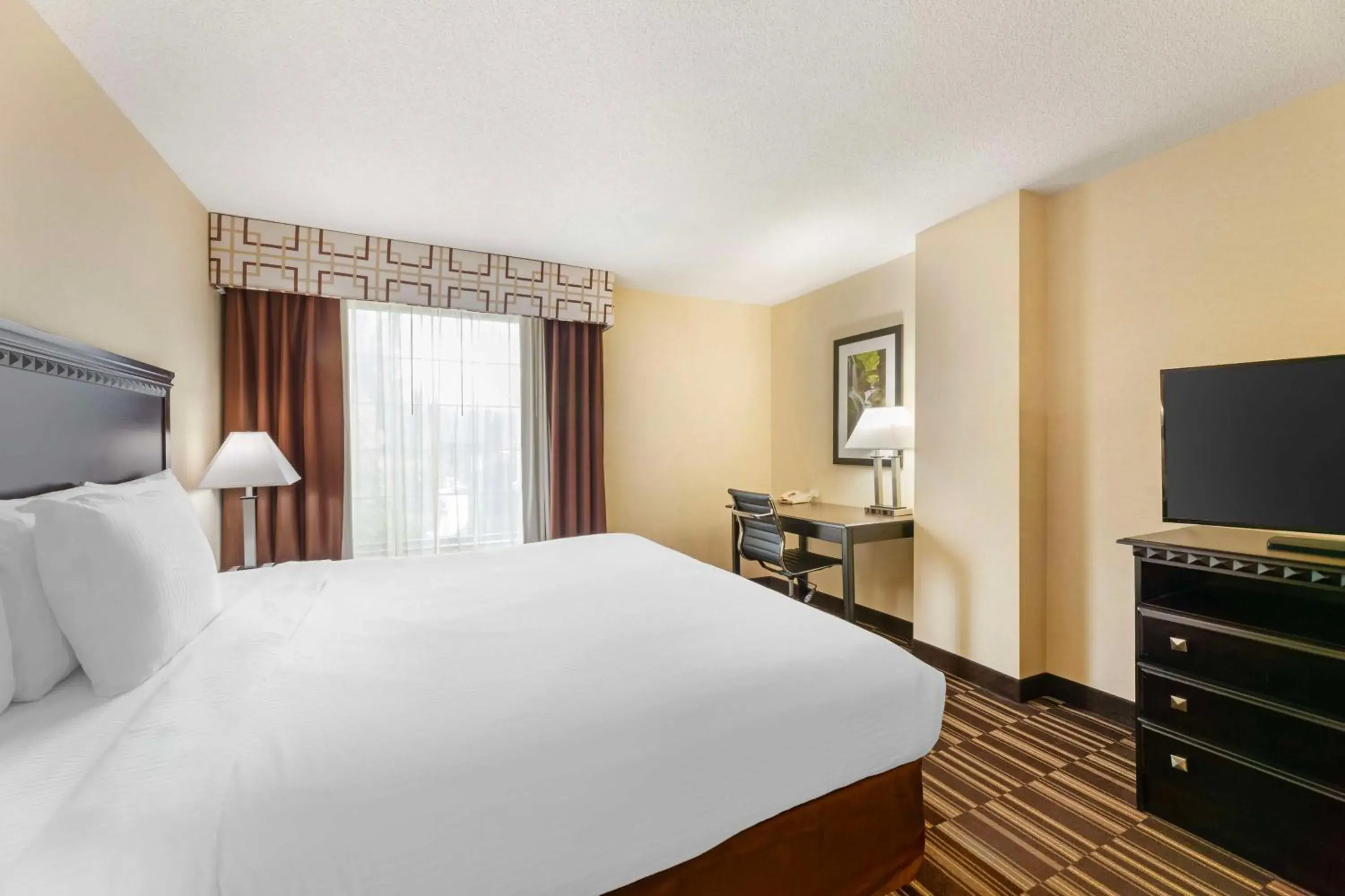 Bedroom, Bed in Best Western PLUS Victor Inn & Suites Bedroom, Bed in Best Western PLUS Victor Inn & Suites