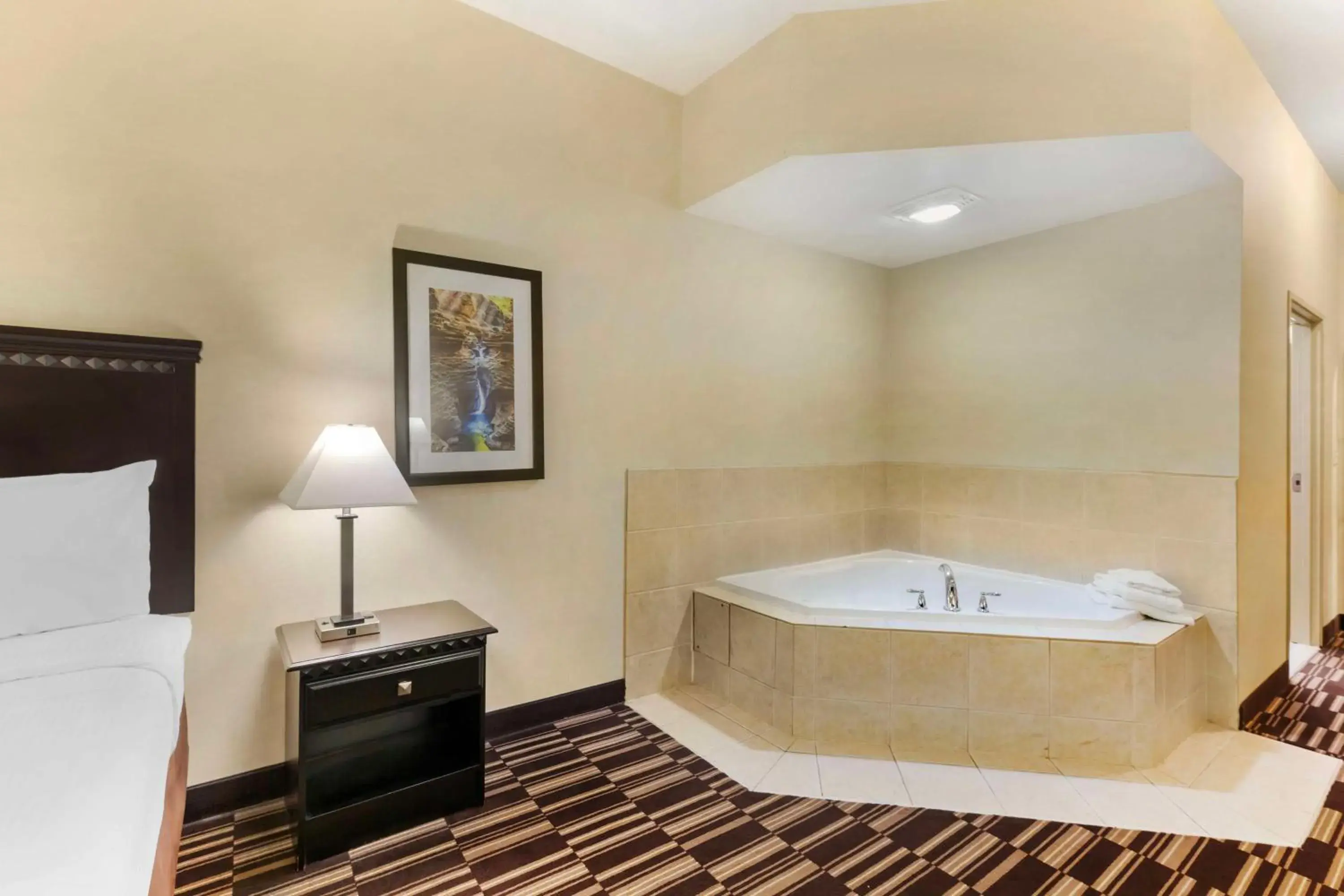 Bedroom, Bed in Best Western PLUS Victor Inn & Suites Bedroom, Bed in Best Western PLUS Victor Inn & Suites