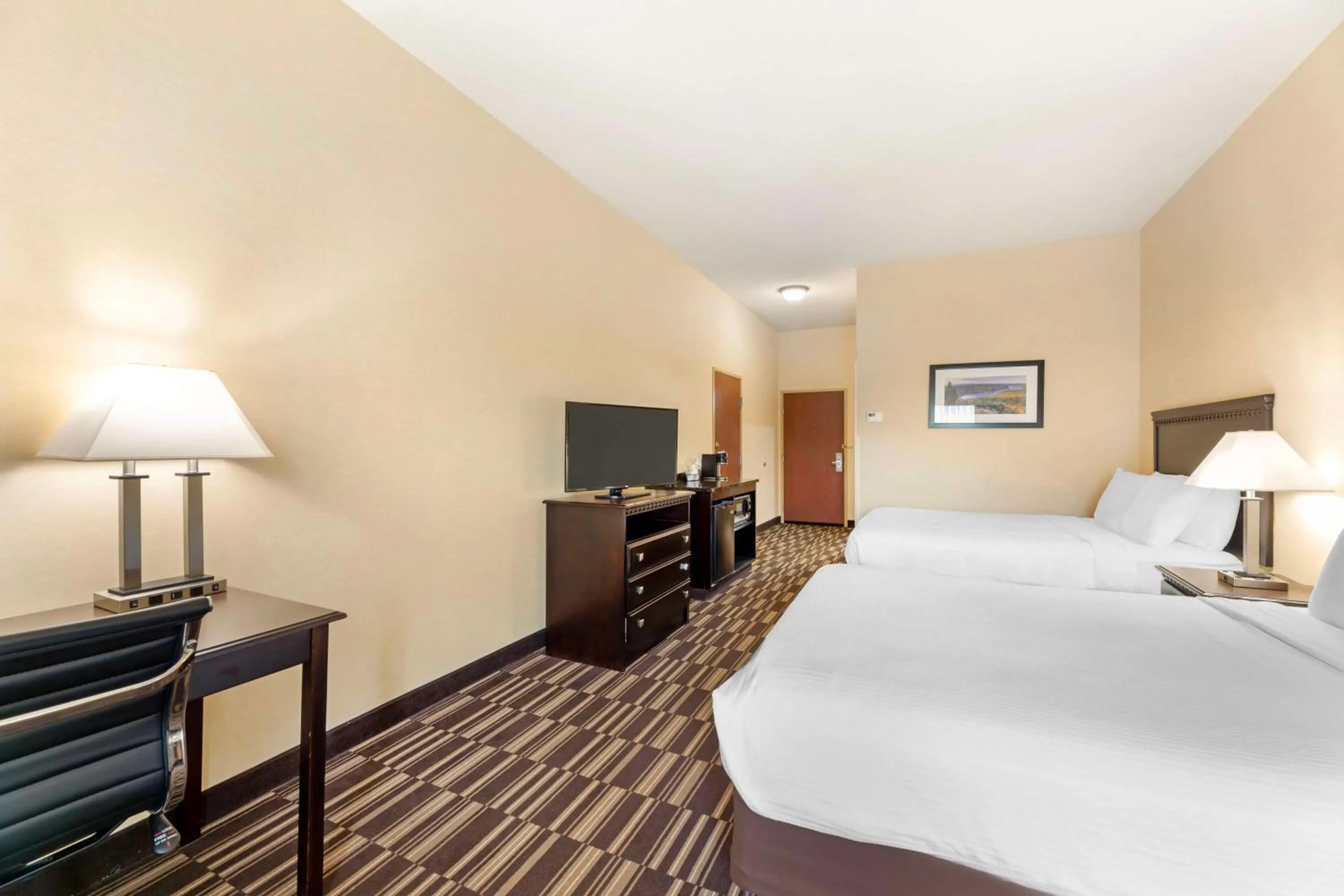 Bedroom, Bed in Best Western PLUS Victor Inn & Suites