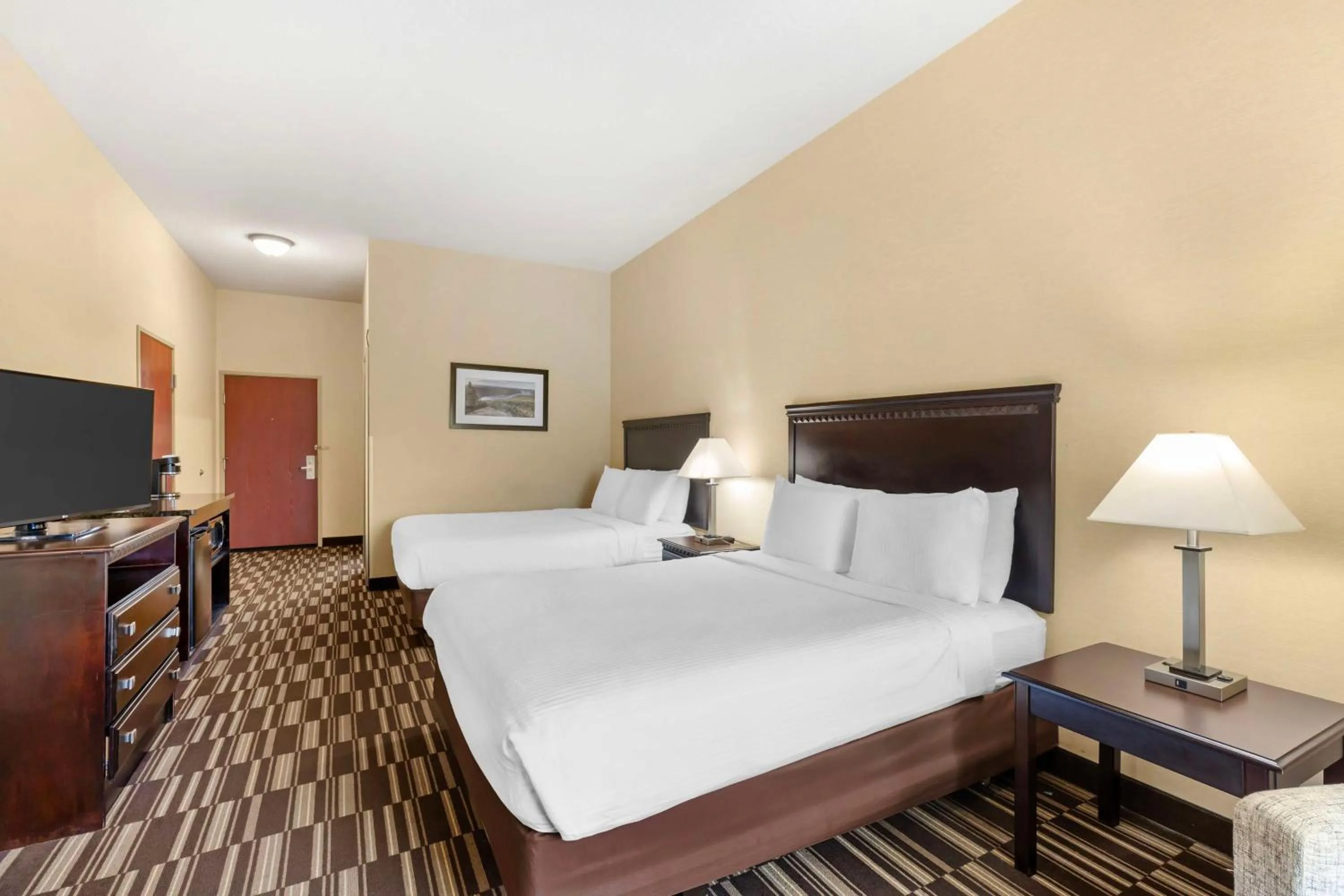 Bedroom, Bed in Best Western PLUS Victor Inn & Suites