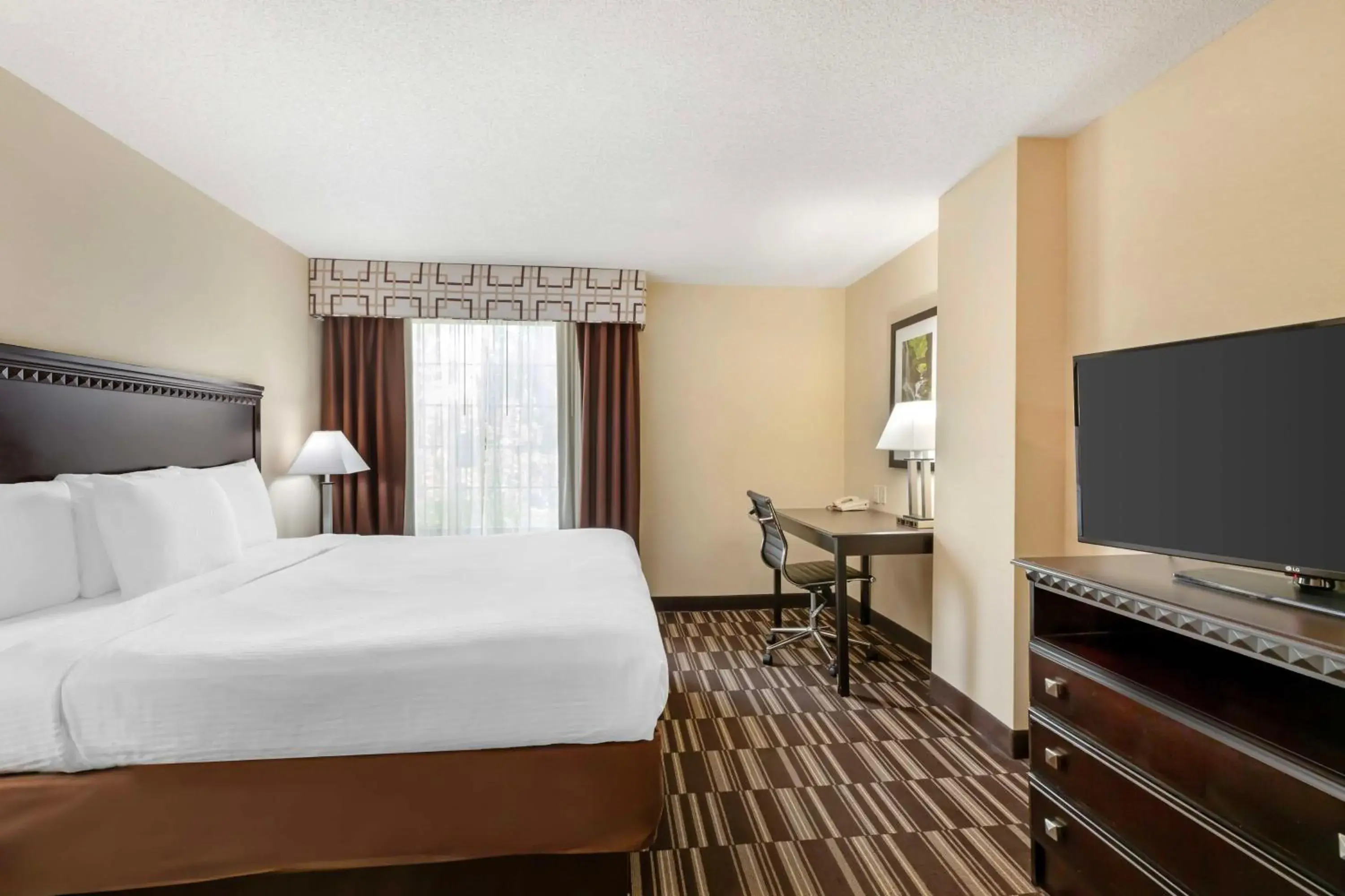 Bedroom, Bed in Best Western PLUS Victor Inn & Suites Bedroom, Bed in Best Western PLUS Victor Inn & Suites