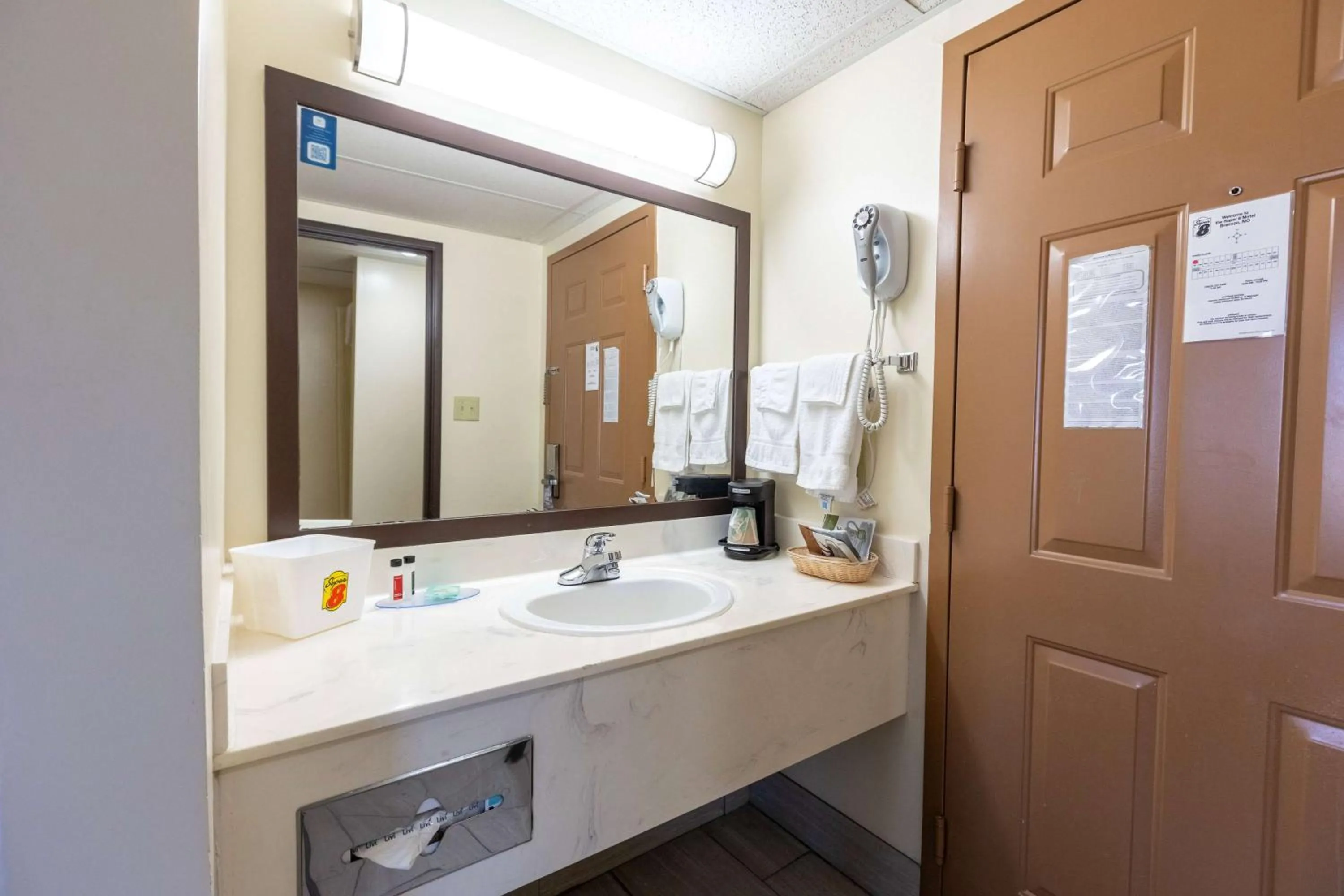 Photo of the whole room in Super 8 by Wyndham Branson By Andy Williams Theatre