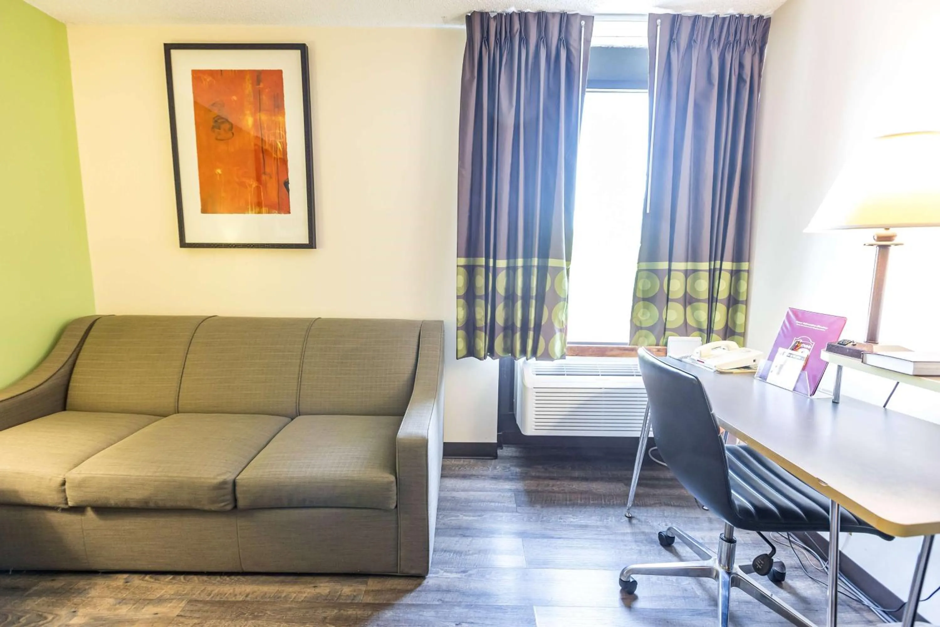 Photo of the whole room in Super 8 by Wyndham Branson By Andy Williams Theatre