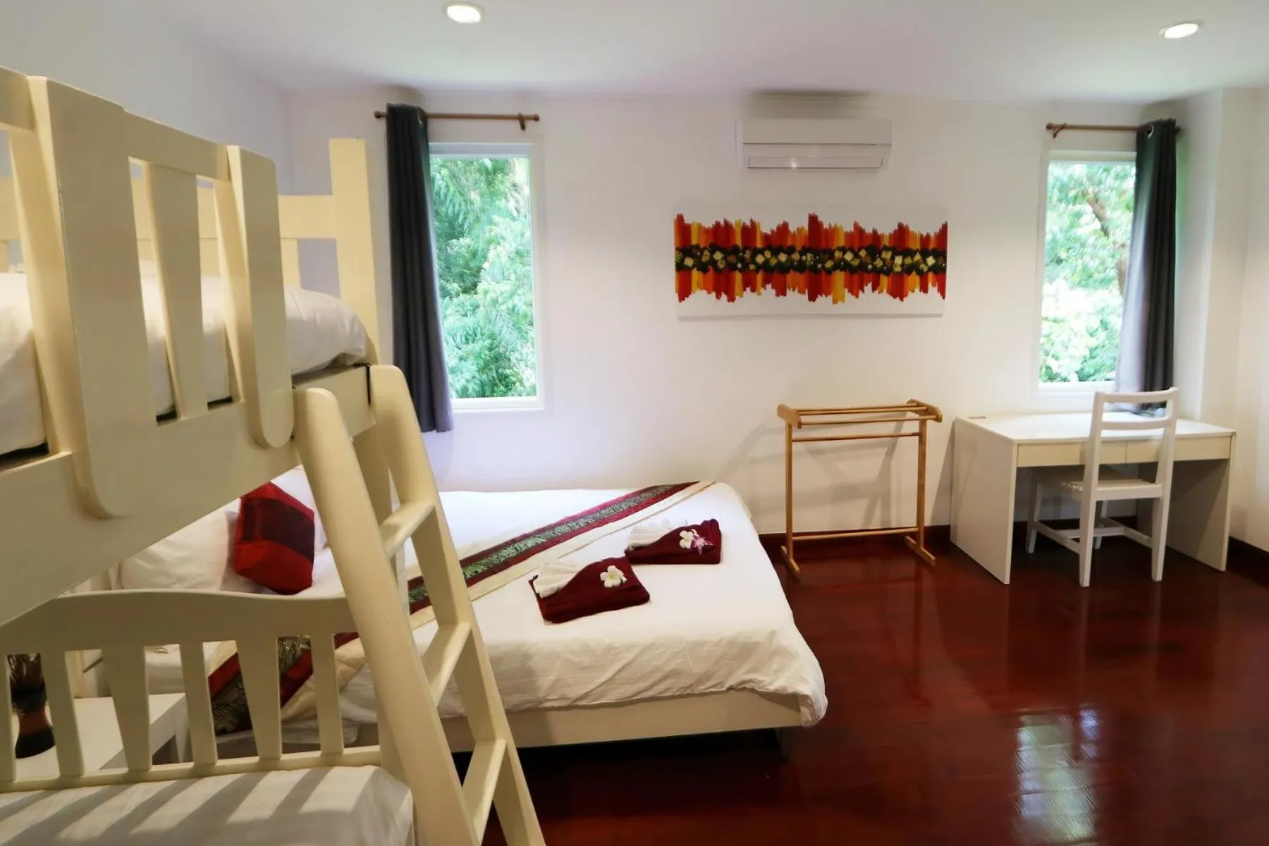 Bed in White Flower Lanta