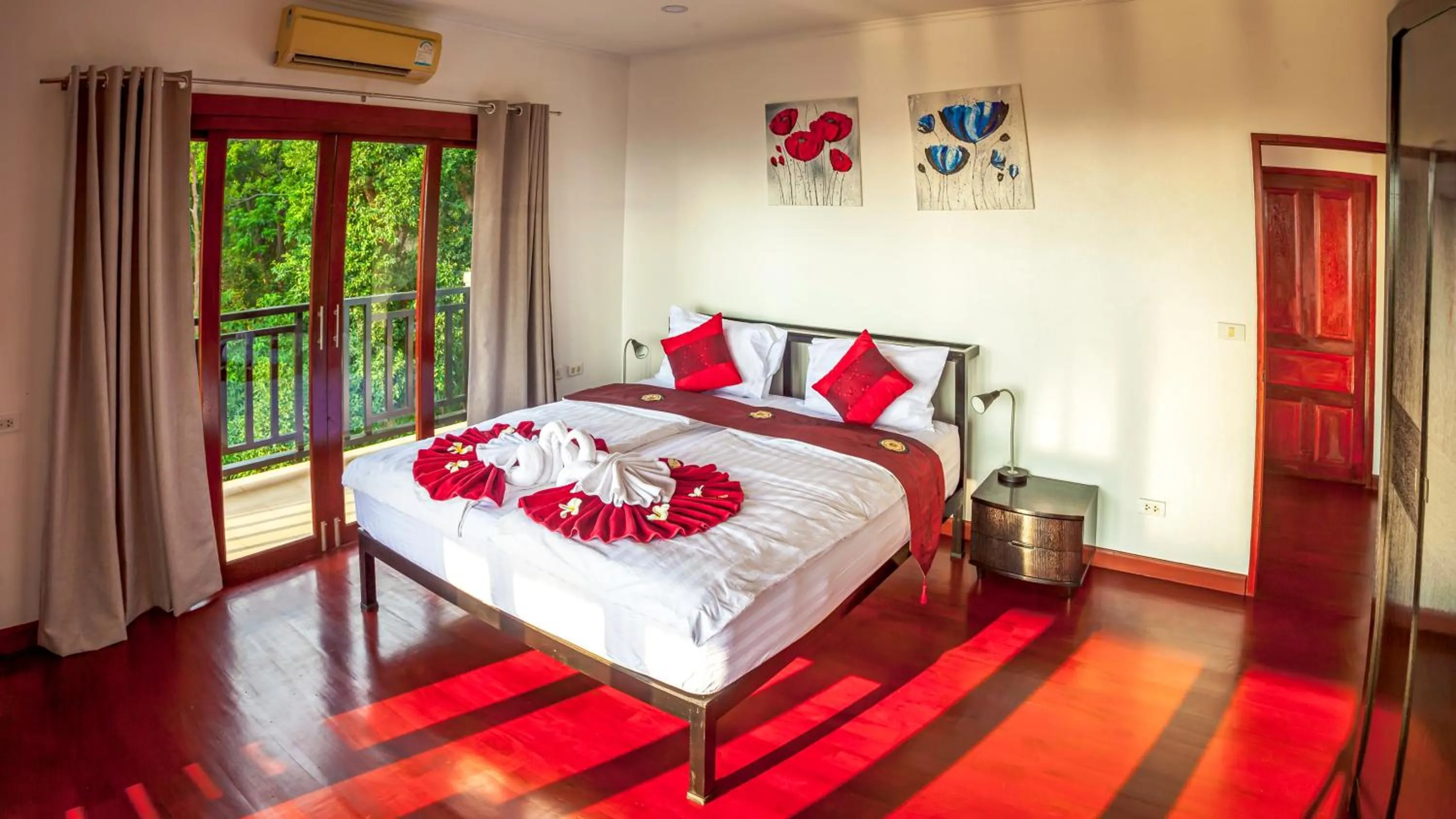 Bedroom, Bed in White Flower Lanta