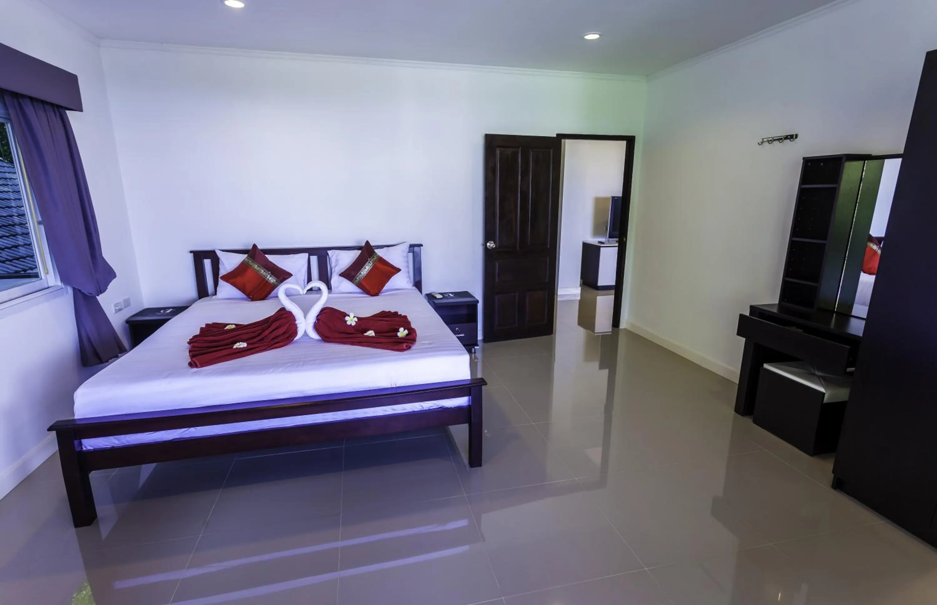 Bed in White Flower Lanta