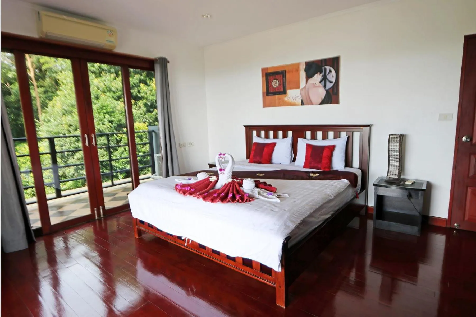 Bed in White Flower Lanta