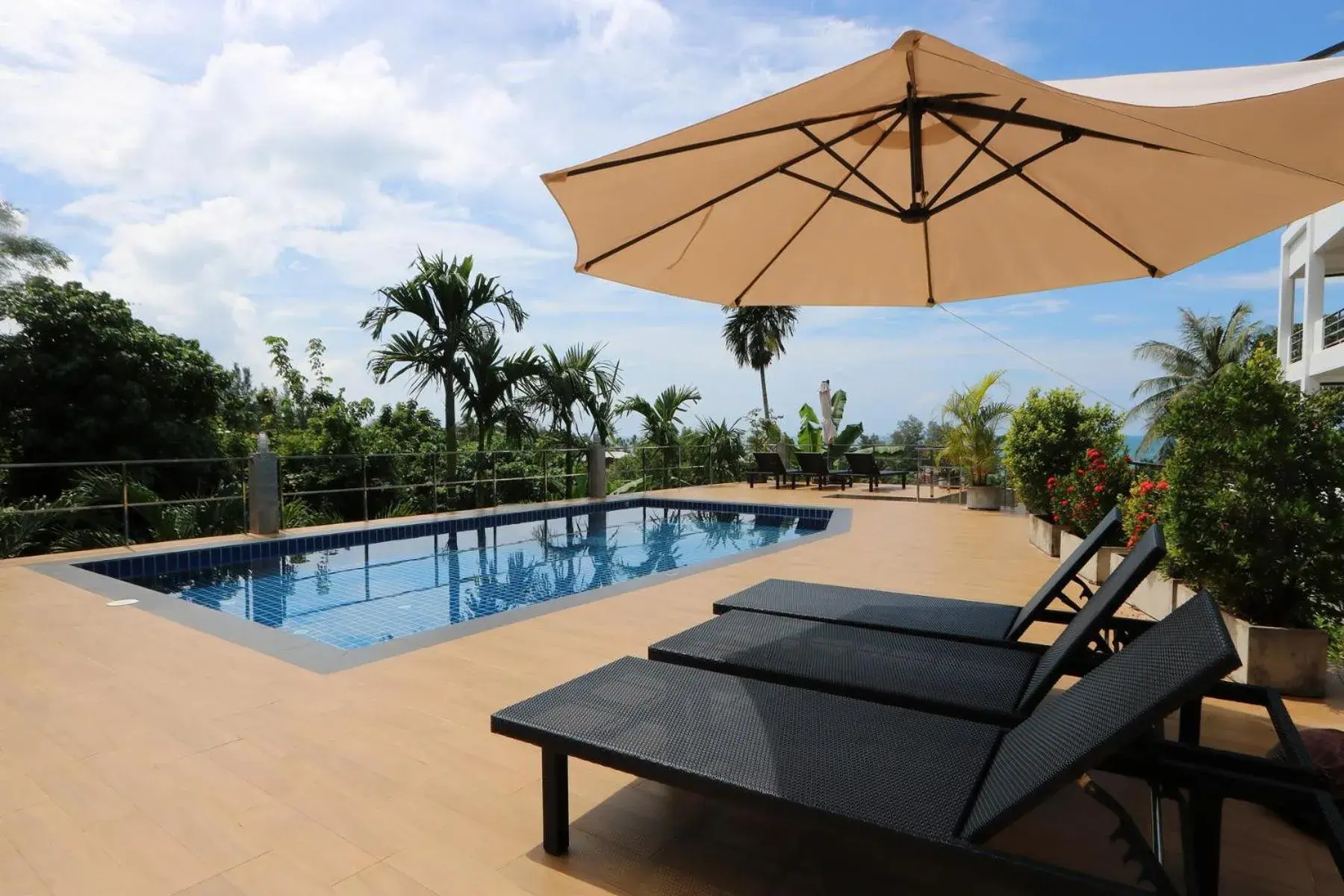 Deluxe Double Room with Sea View in White Flower Lanta Deluxe Double Room with Sea View in White Flower Lanta