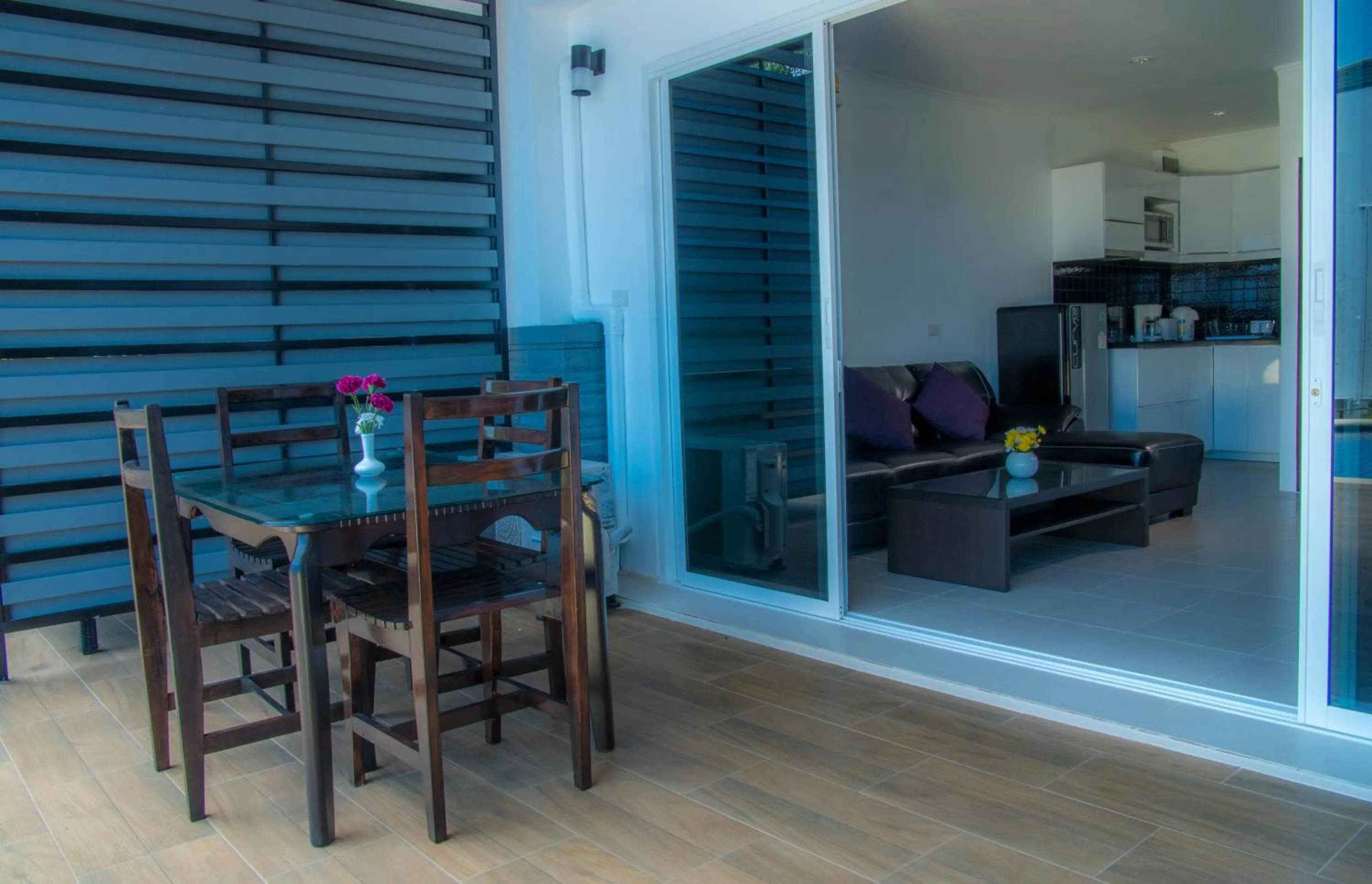 Patio in White Flower Lanta